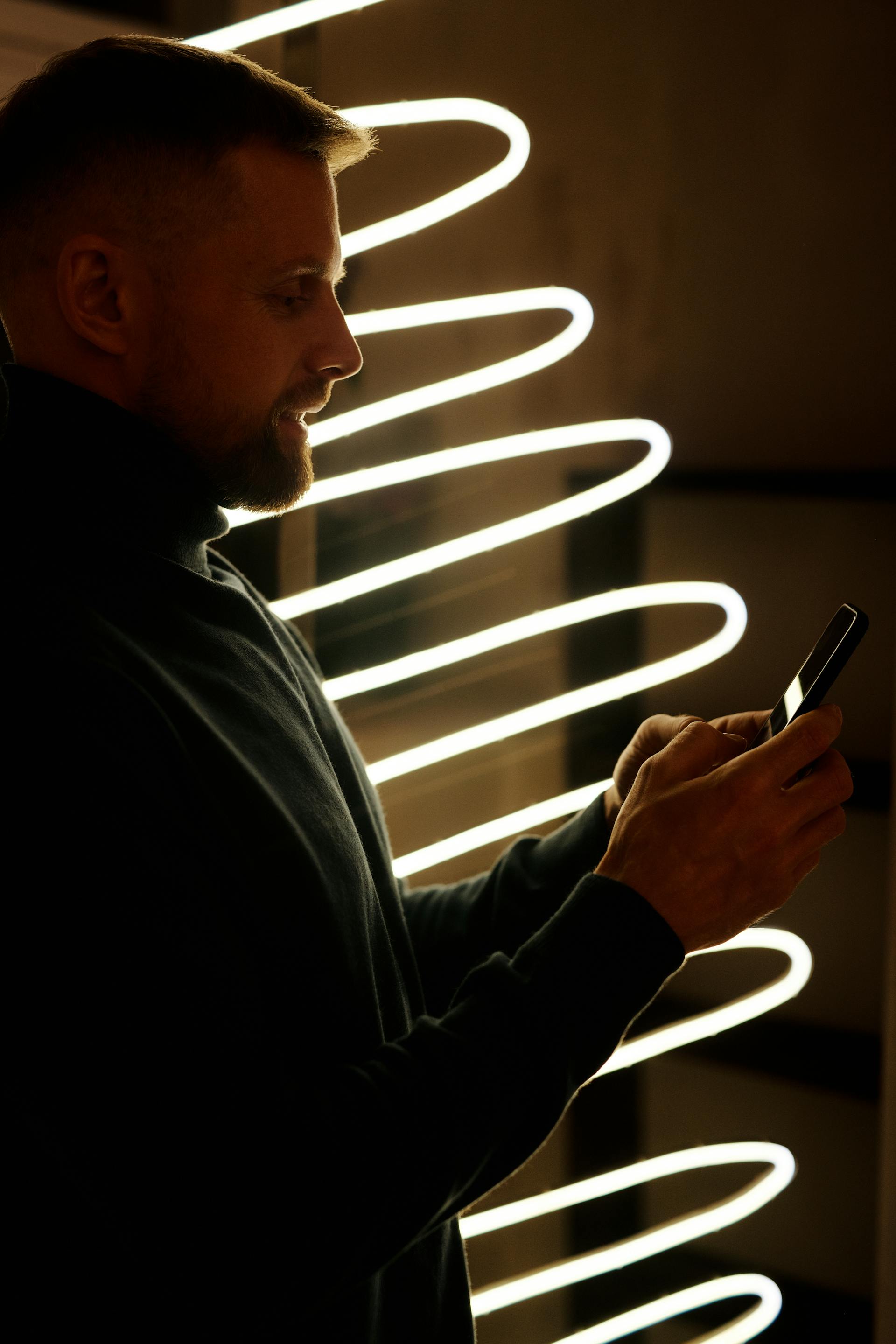A man using his phone | Source: Pexels