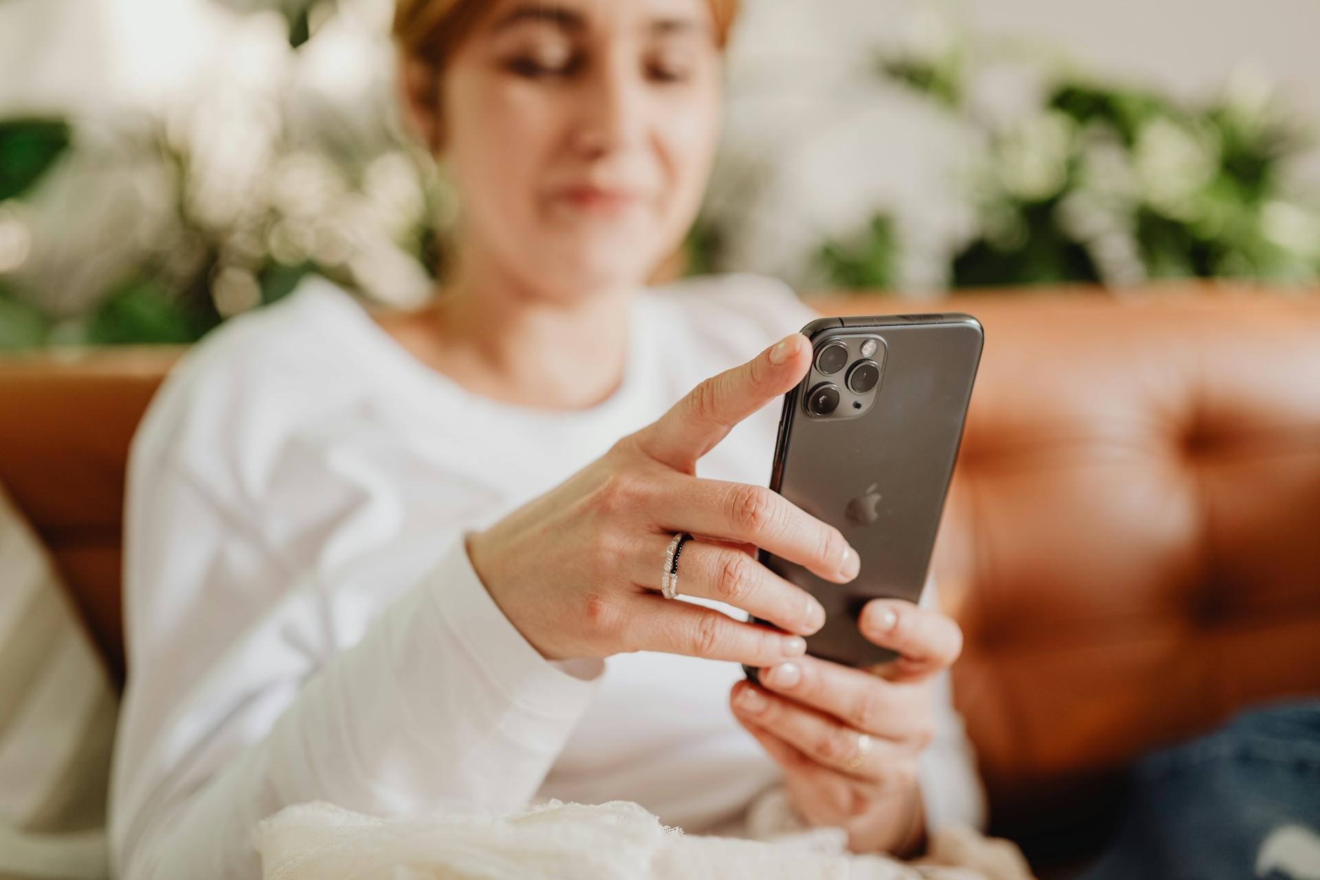 A woman looking at her phone | Source: Pexels