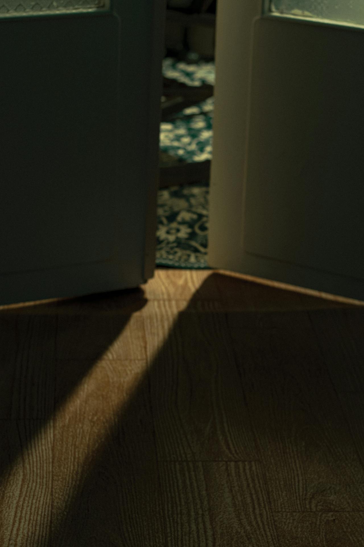 A door ajar | Source: Pexels