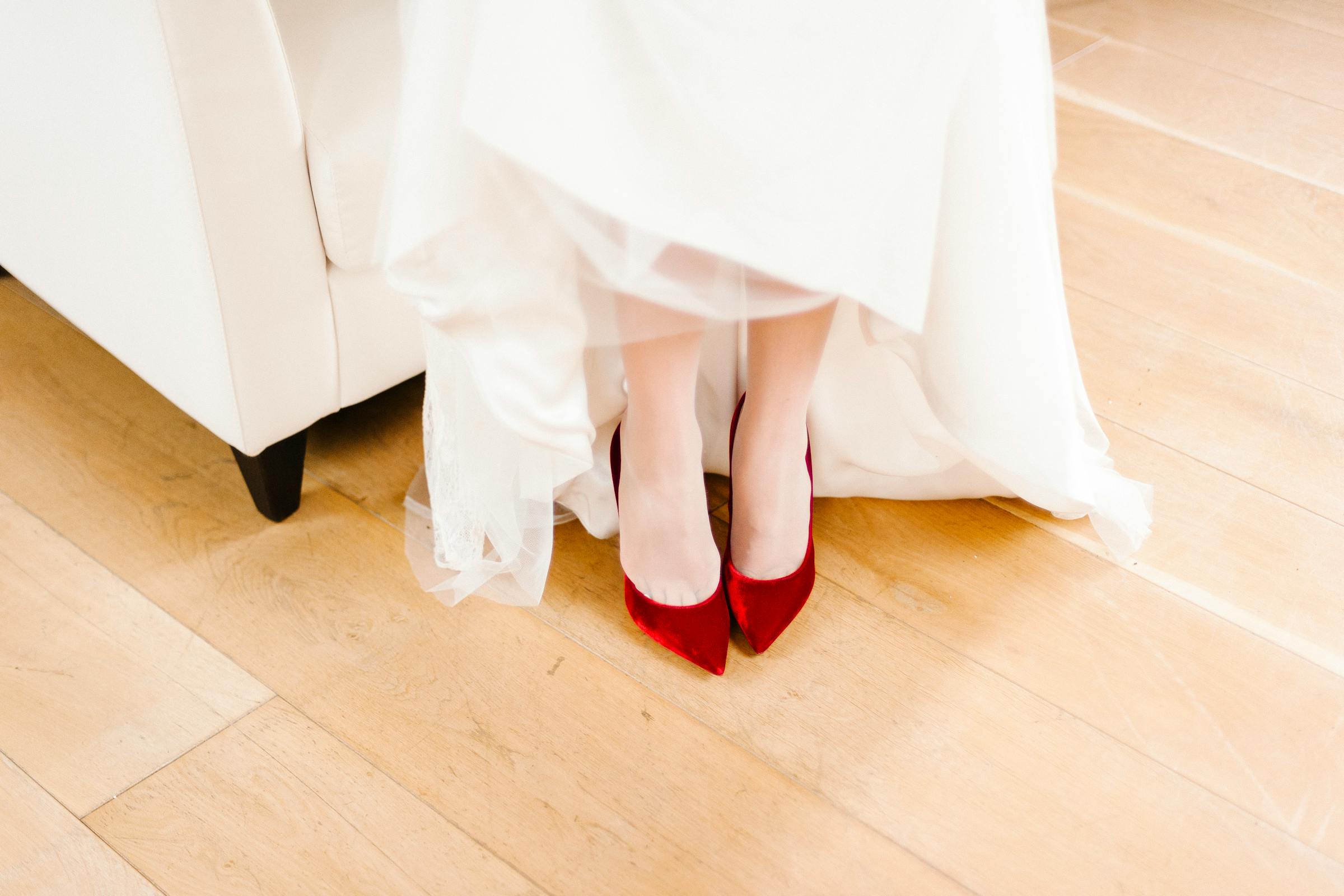 A bride sitting on a chair | Source: Pexels