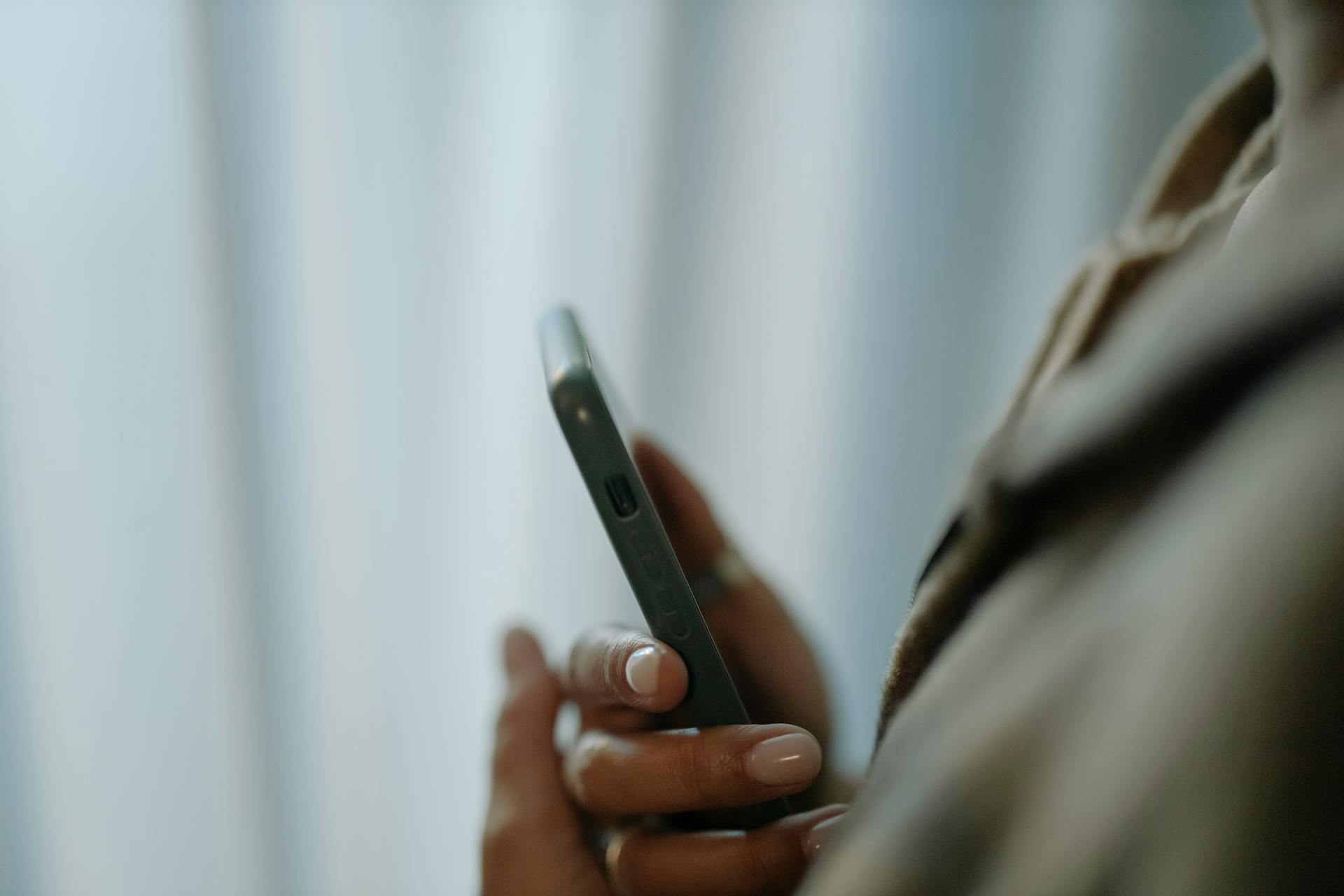 A woman holding a phone | Source: Pexels