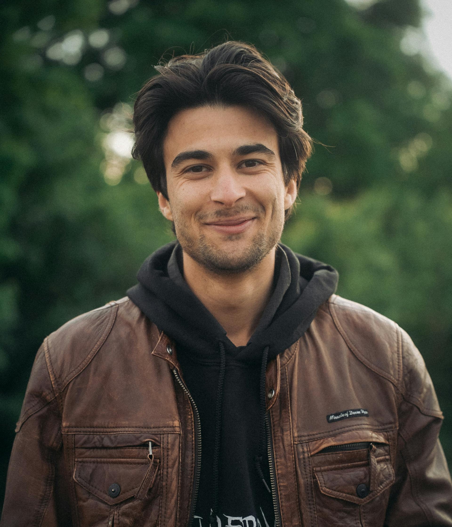 A smiling man in a hoodie | Source: Pexels