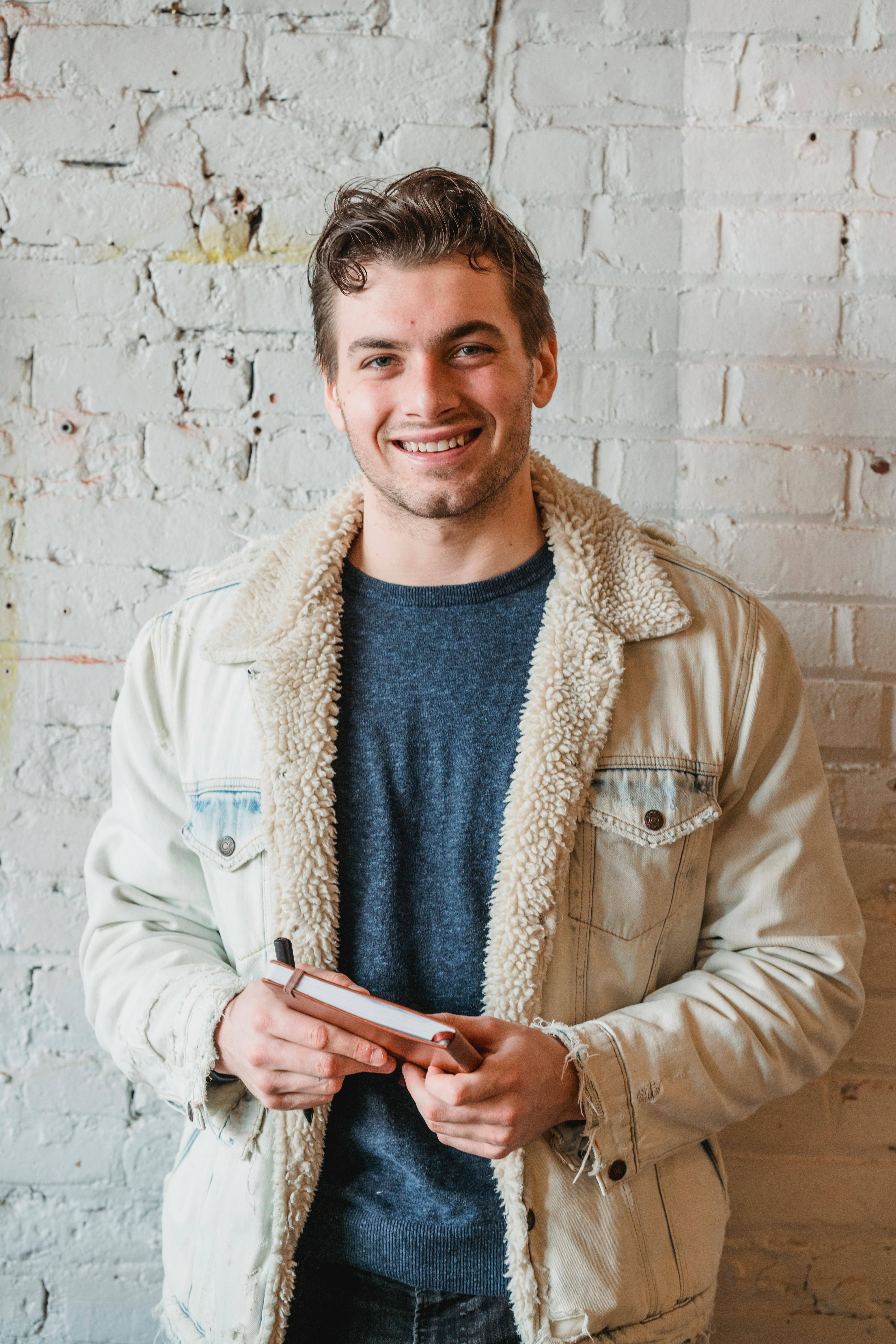 A man smiling | Source: Pexels