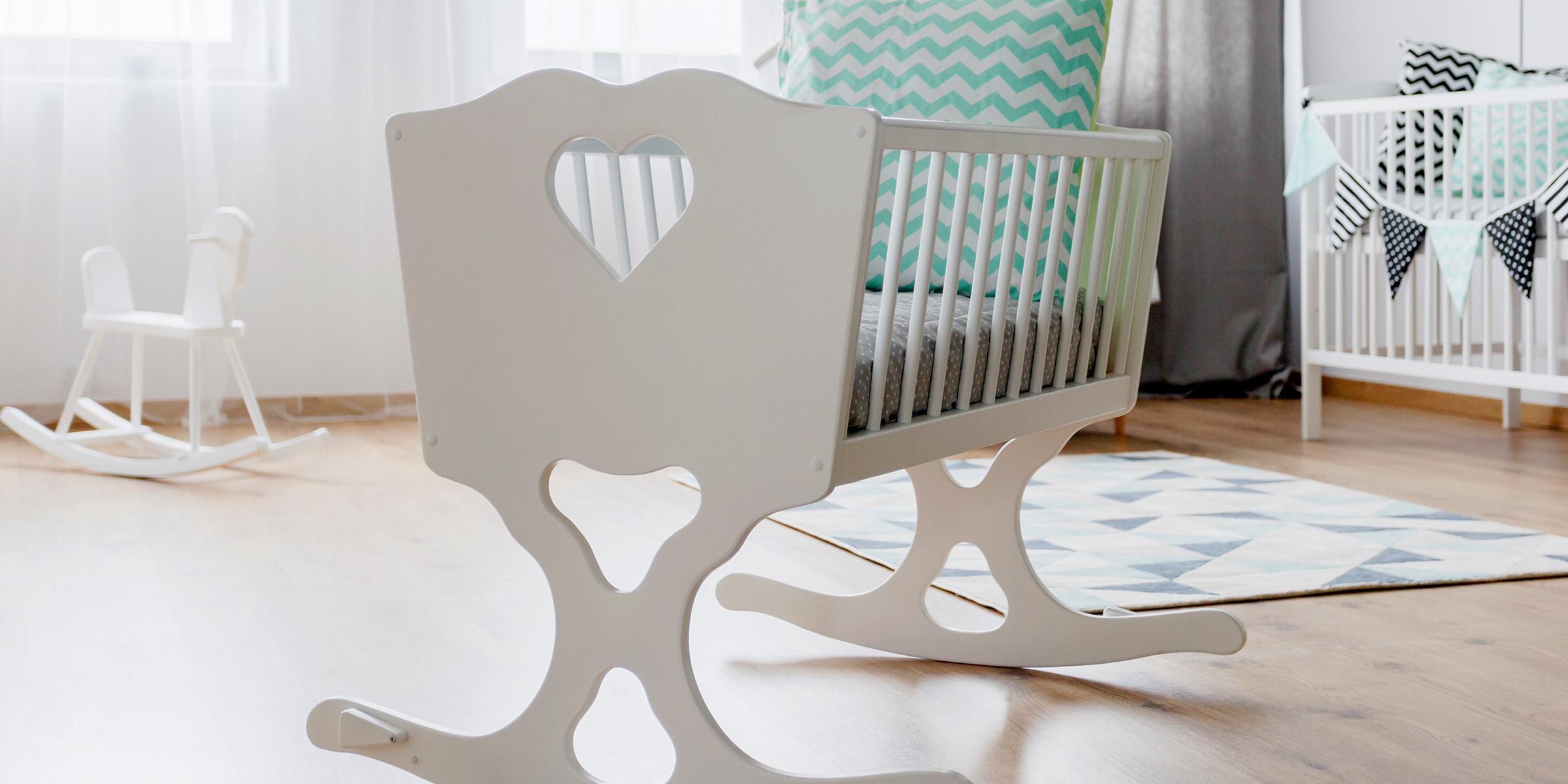 A crib in a nursery | Source: Shutterstock