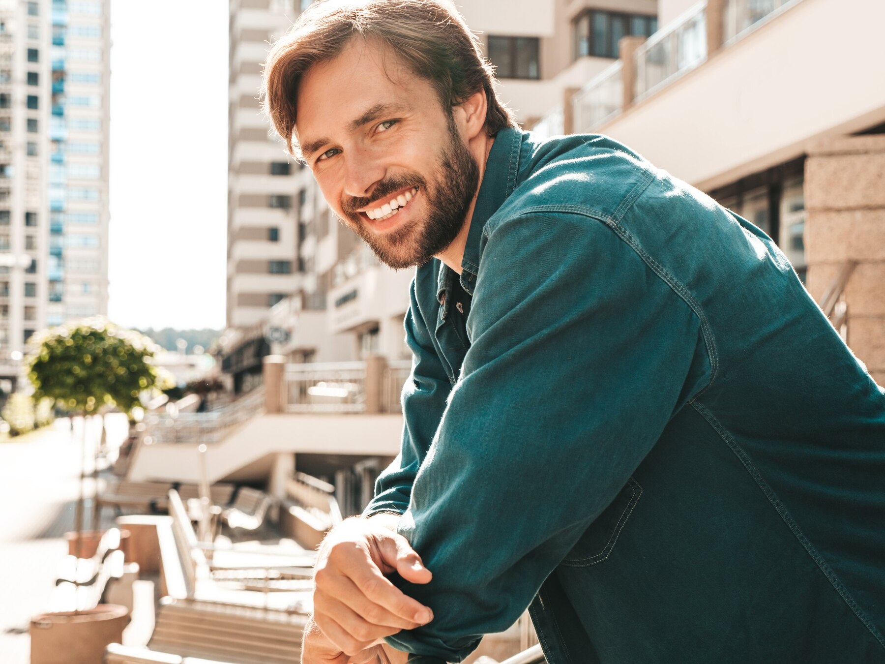 A smiling man outside | Source: Freepik