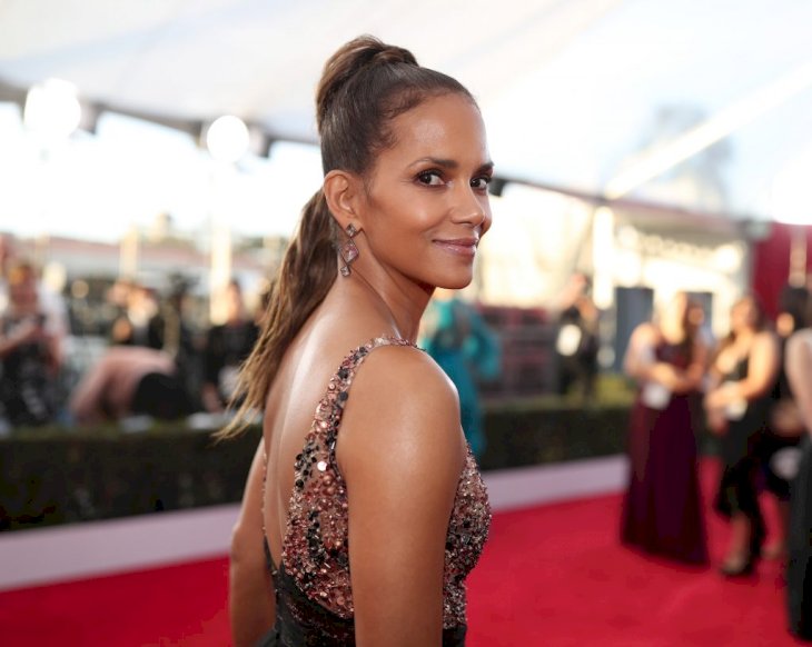 Halle Berry at the 24th Annual Screen Actors Guild Awards at The Shrine Auditorium on January 21, 2018 in Los Angeles, California. | Photo by Christopher Polk/Getty Images for Turner