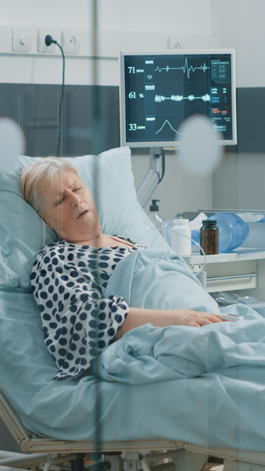 An older woman in the hospital ward | Source: Freepik