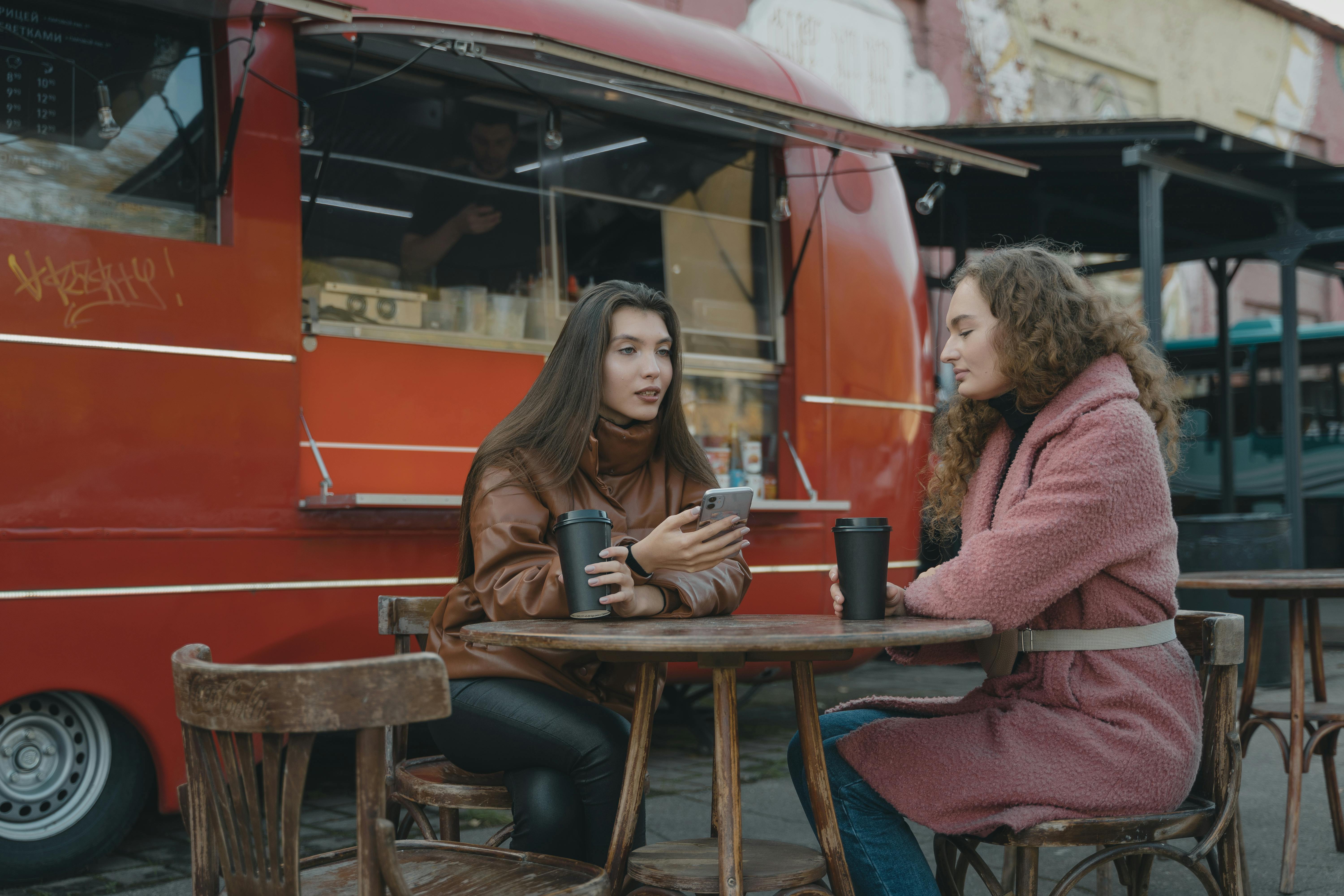 Two women chatting | Source: Pexels