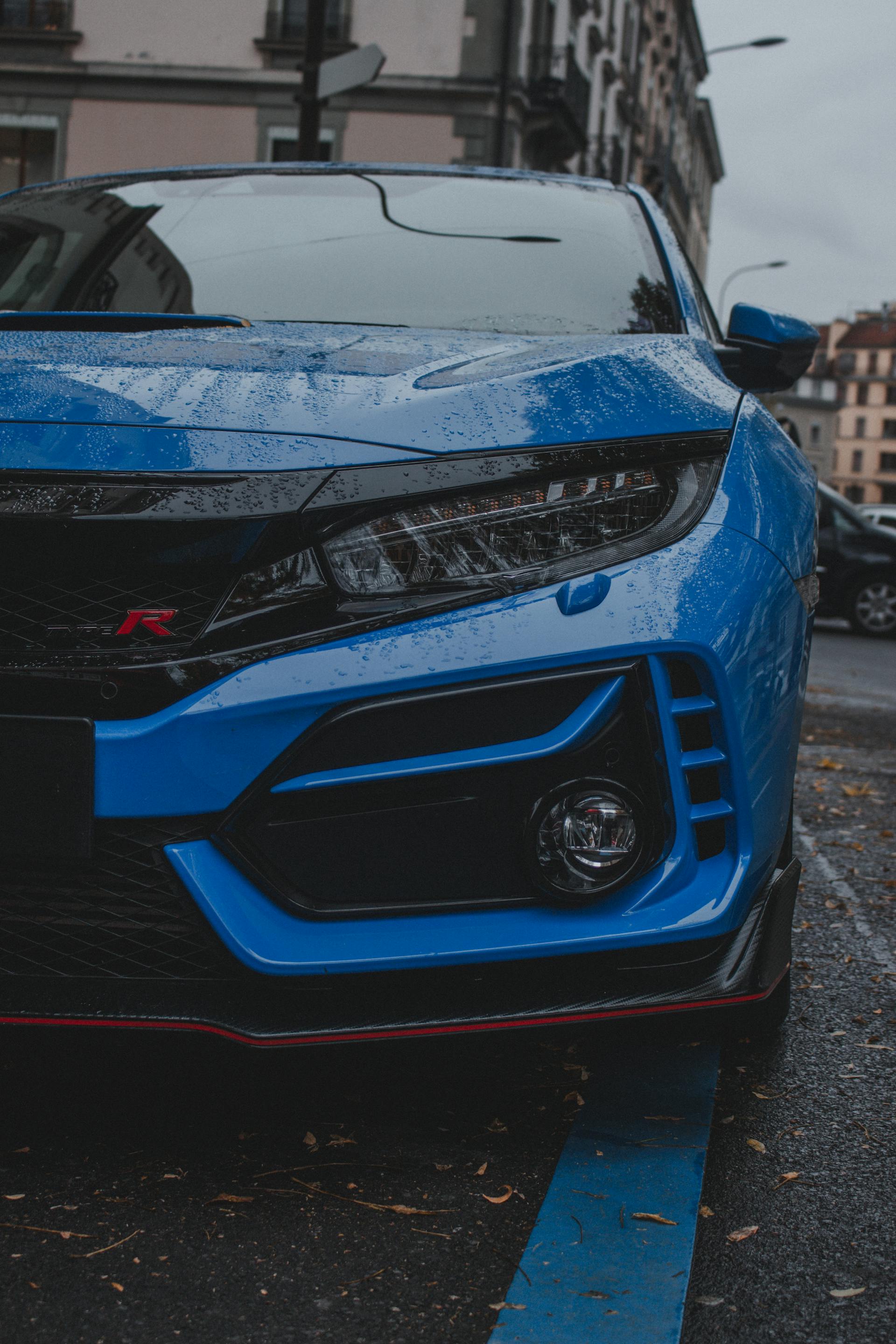 A close-up shot of a blue car | Source: Pexels