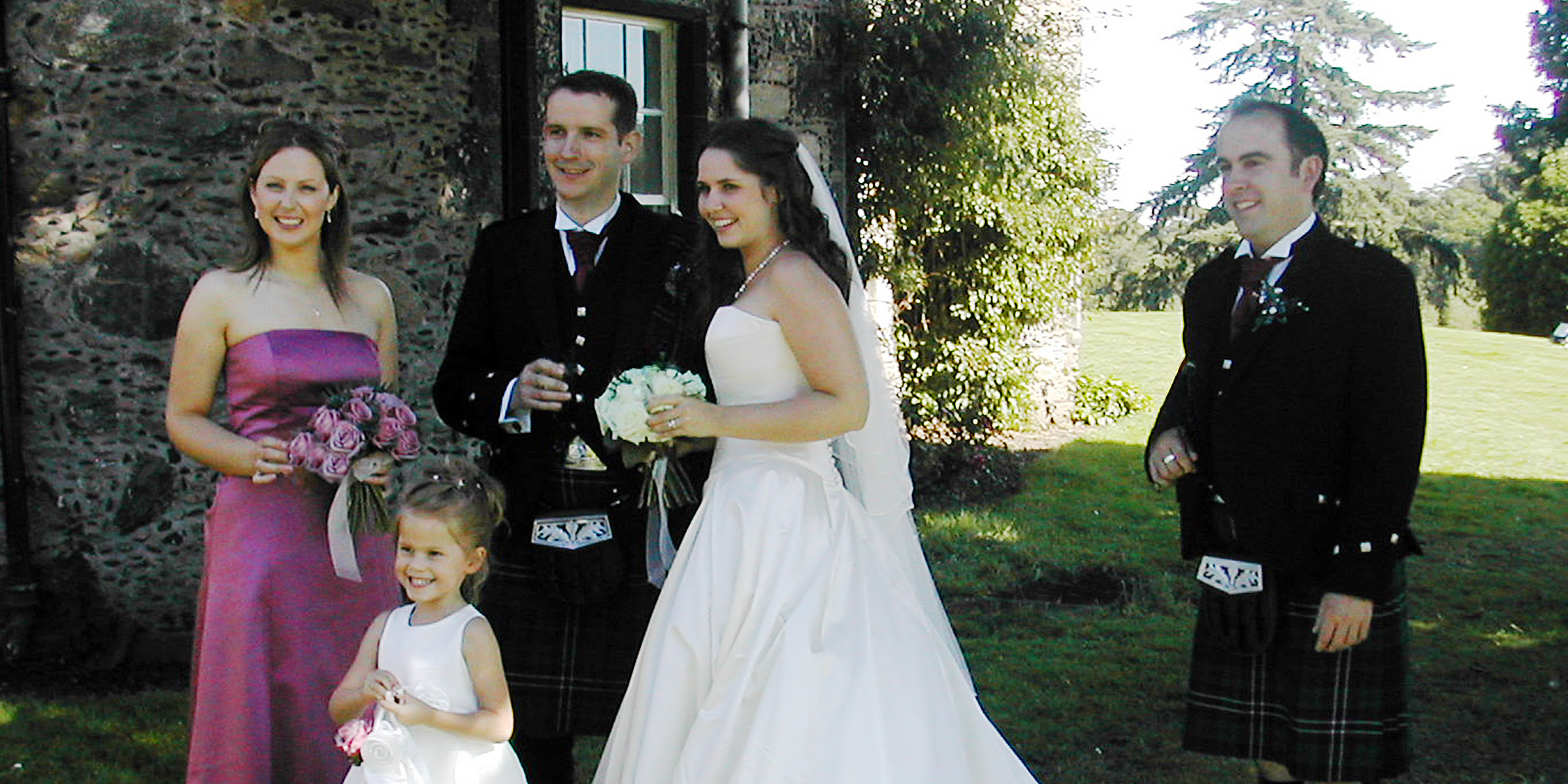 Bride and groom with their family | Source: Flickr