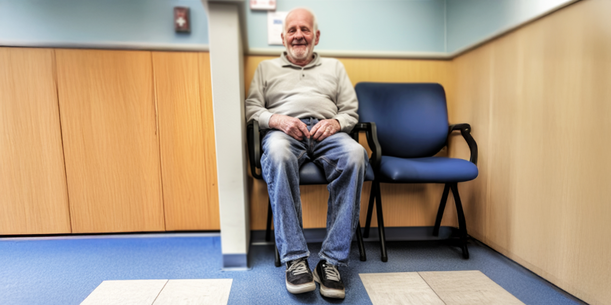 An elderly man in a waiting room | Source: Amomama