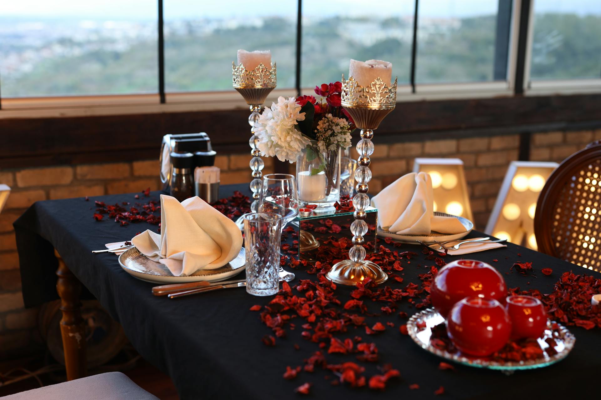 A romantic dinner setup | Source: Pexels