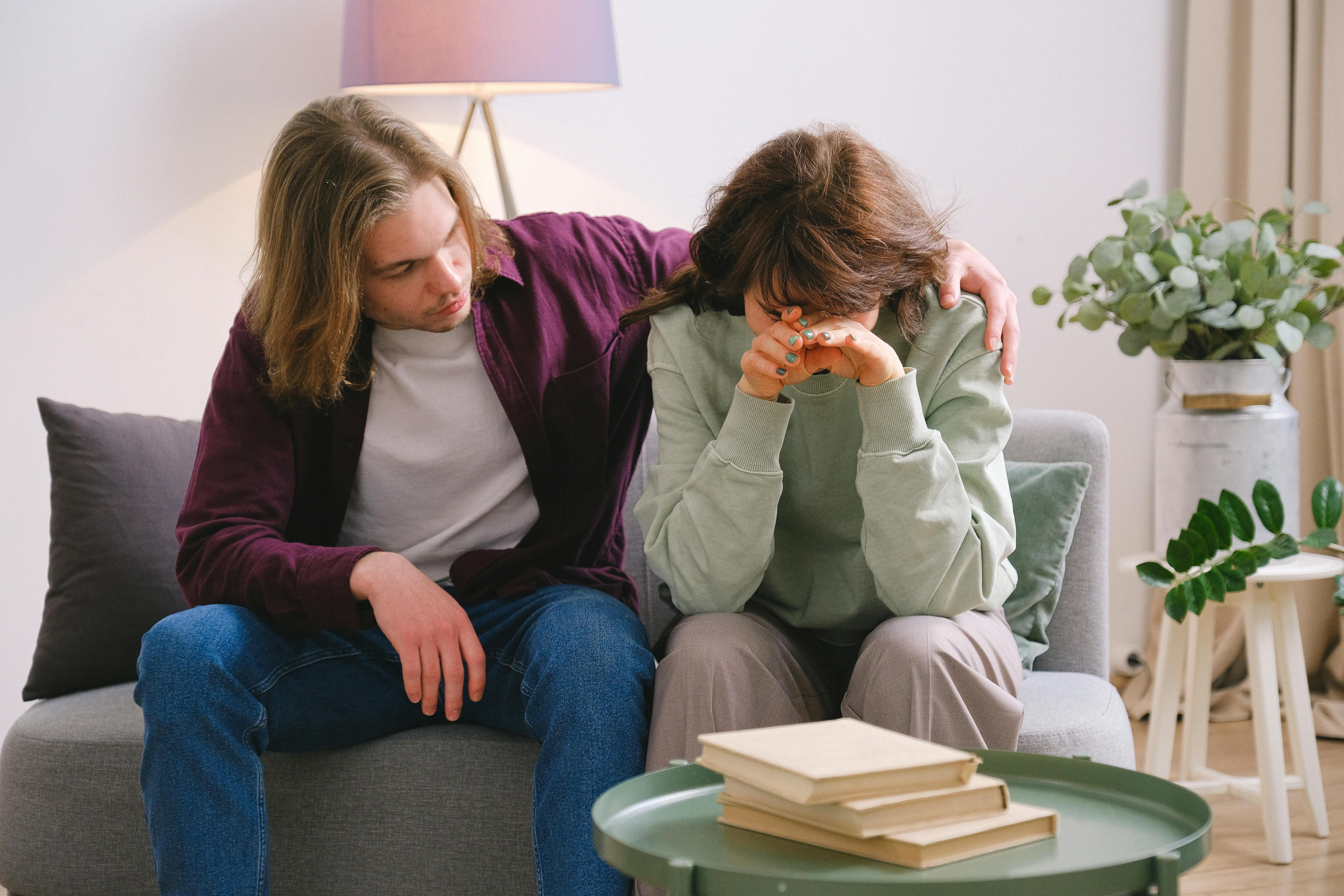 Um jovem casal frustrado | Fonte: Pexels