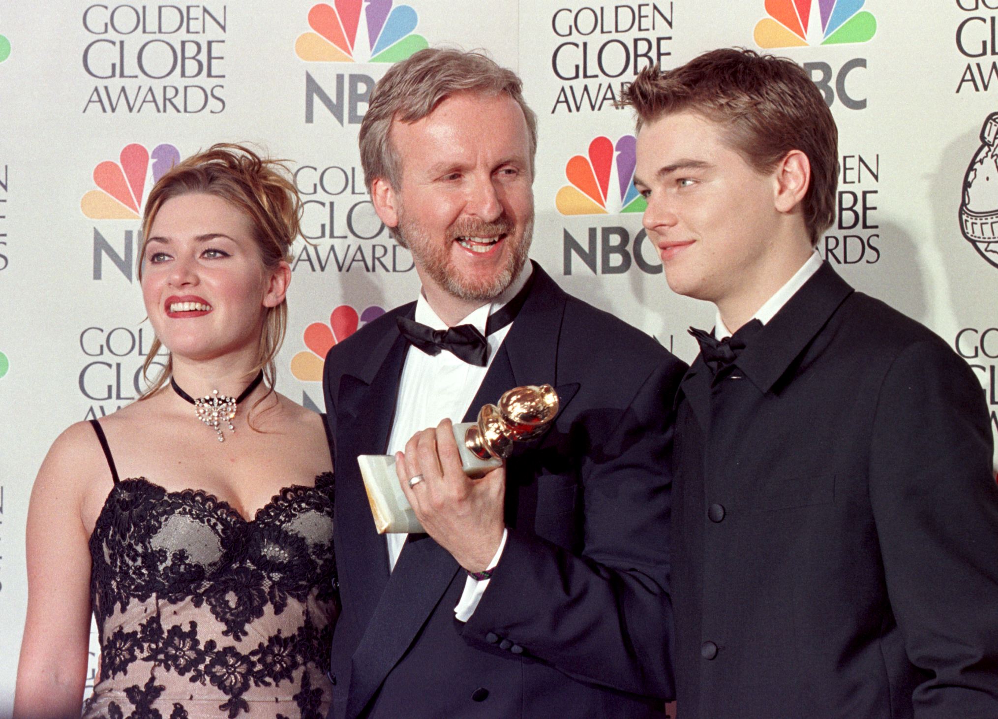 Director James Cameron with  Kate Winslet and Leonardo DiCaprio posing for photographers fter Cameron won the award for Best Director for "Titanic" at the 55th Annual Golden Globe Awards on January 18, 1998 | Source: Getty Images