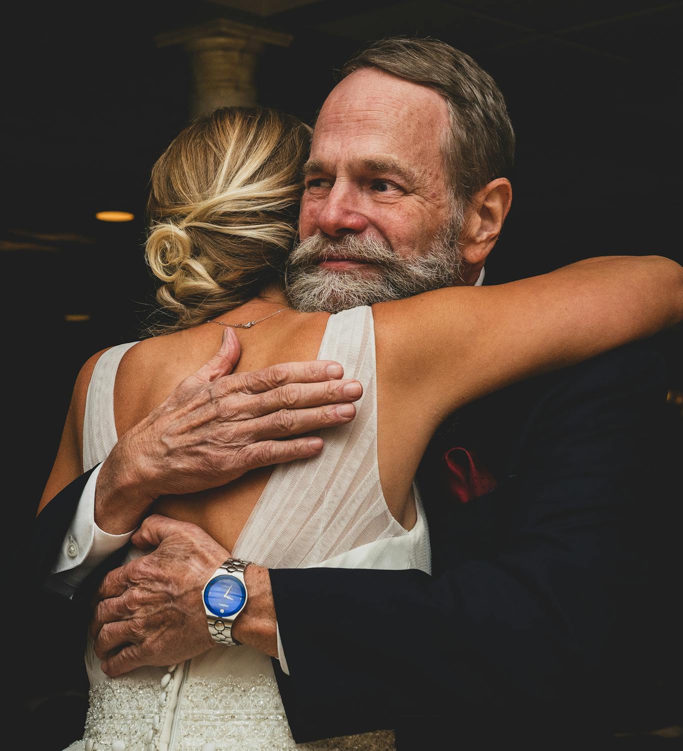 A father comforting his daughter | Source: Pexels