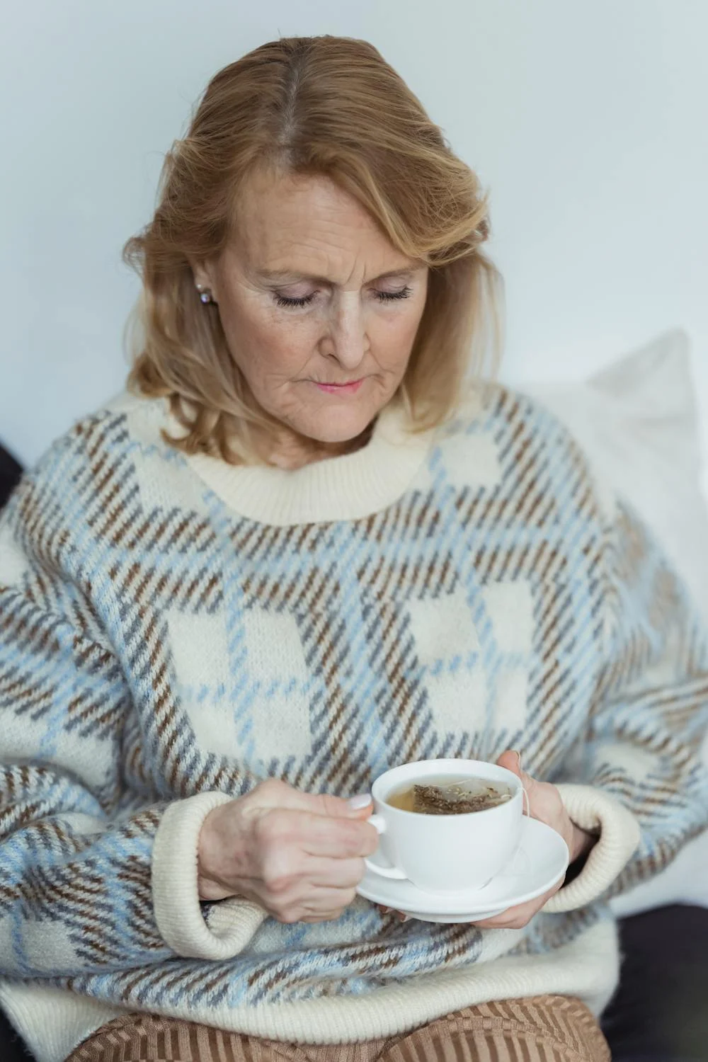 Une femme buvant du thé | Source : Pexels