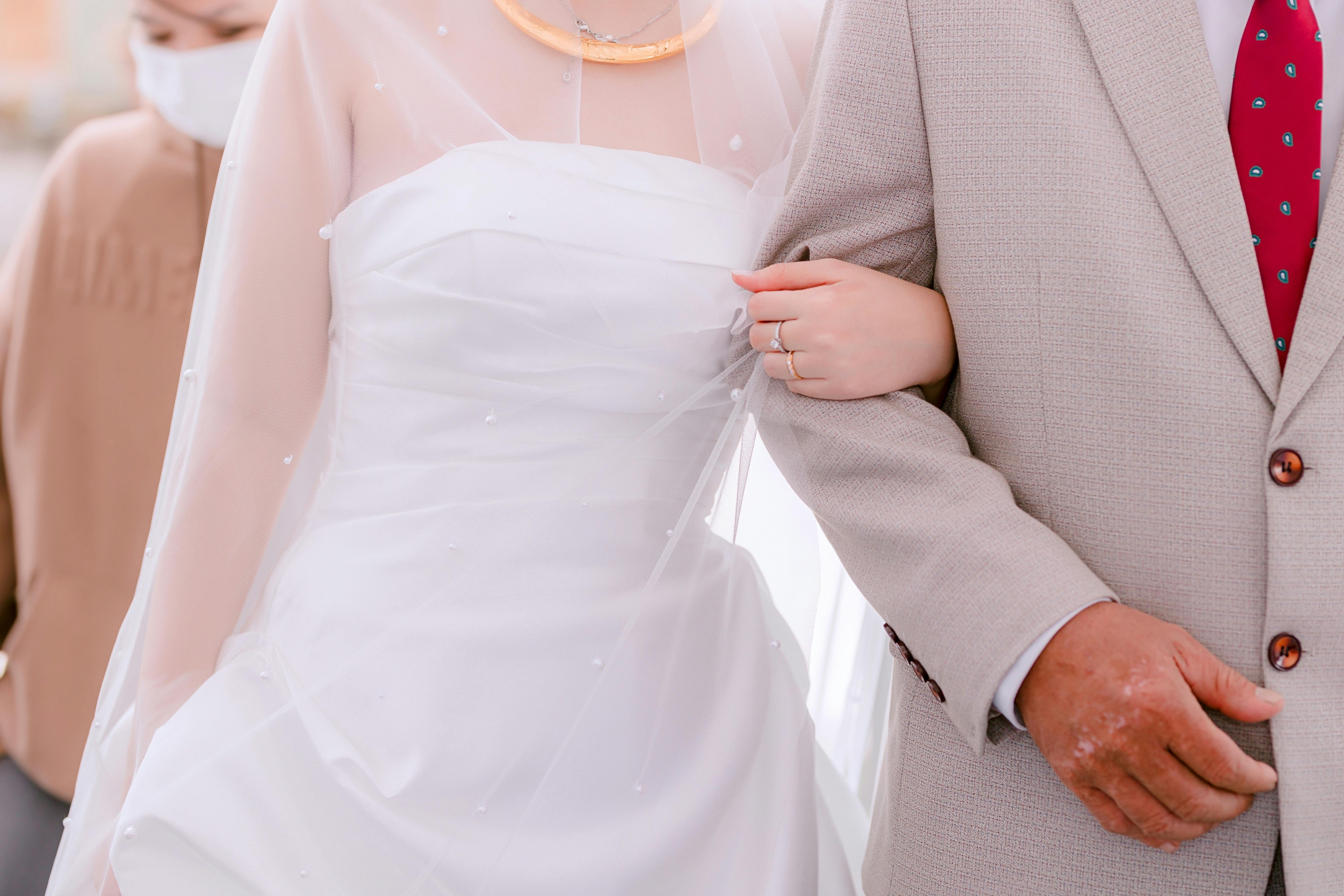 A parent walking his daughter down the aisle | Source: Pexels