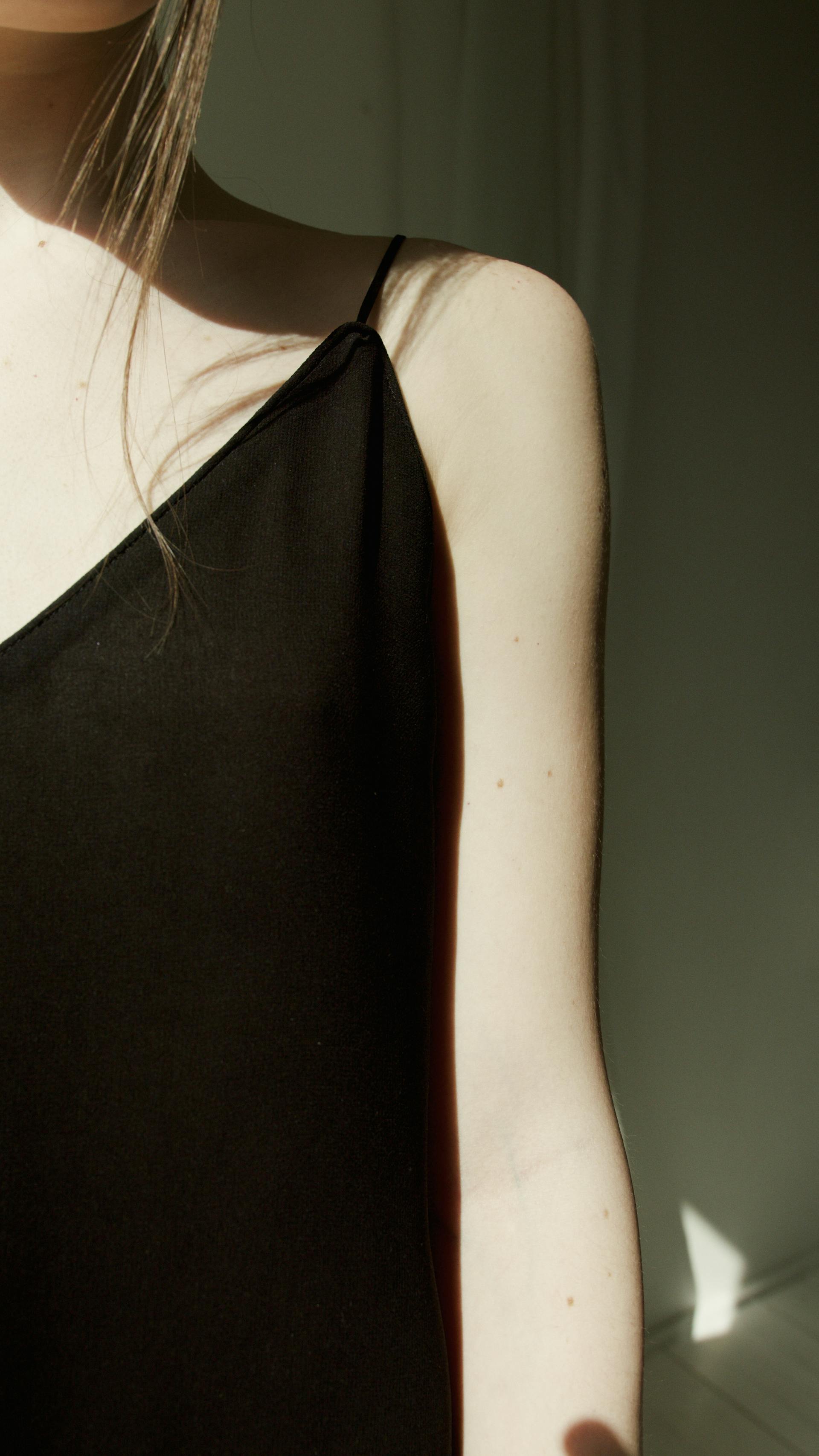 A close-up shot of a woman in a black dress | Source: Pexels