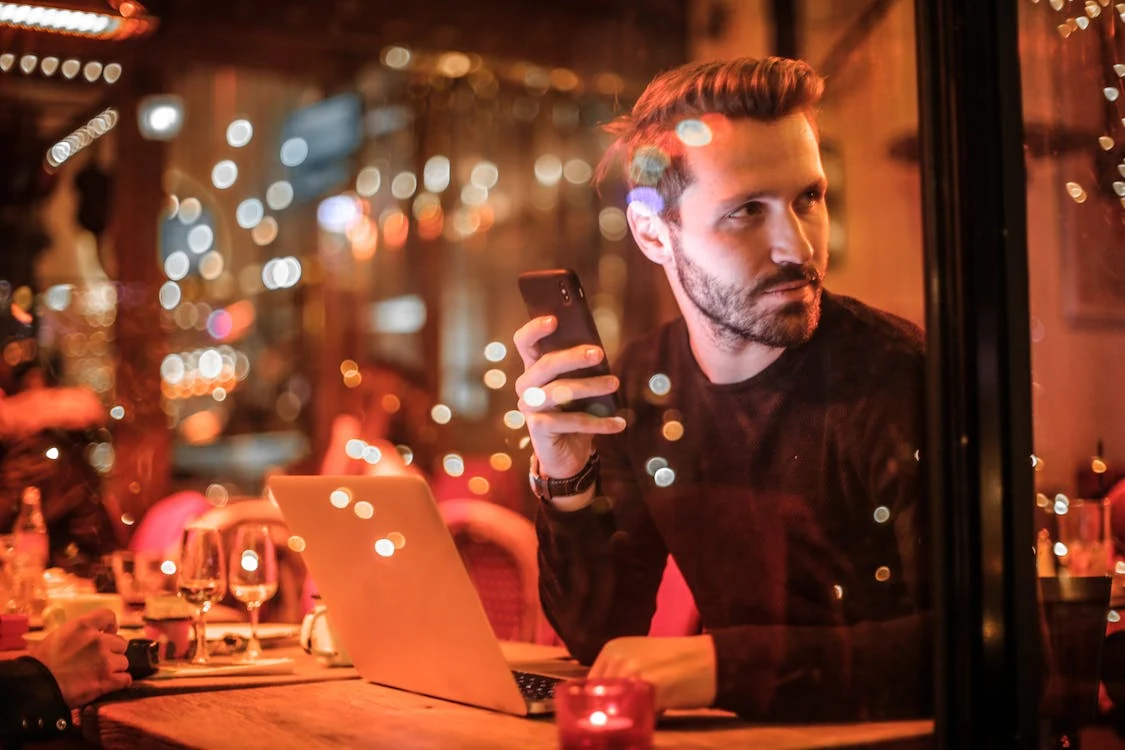 A man in a cafe | Source: Pexels