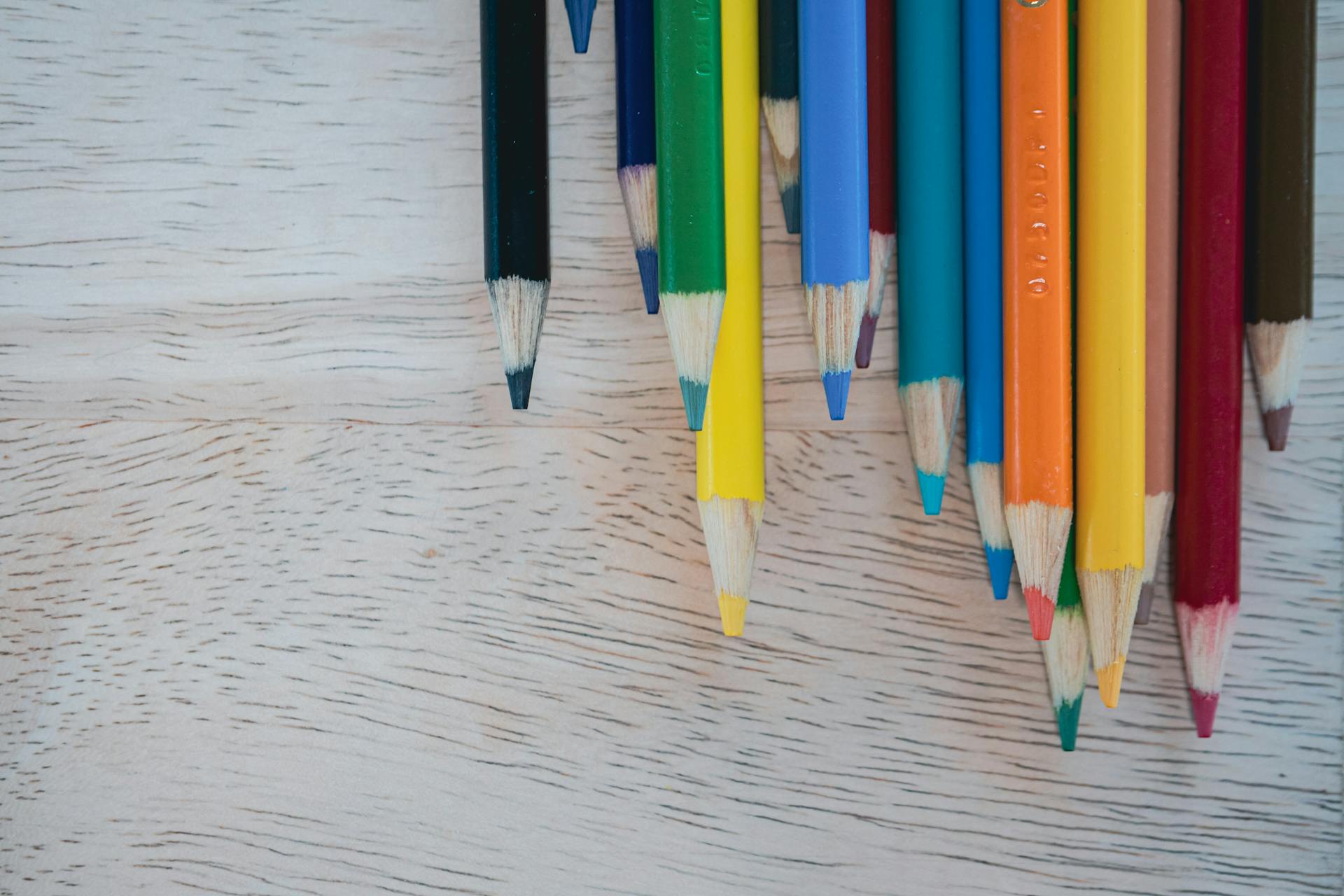 Color pencils on a table | Source: Pexels