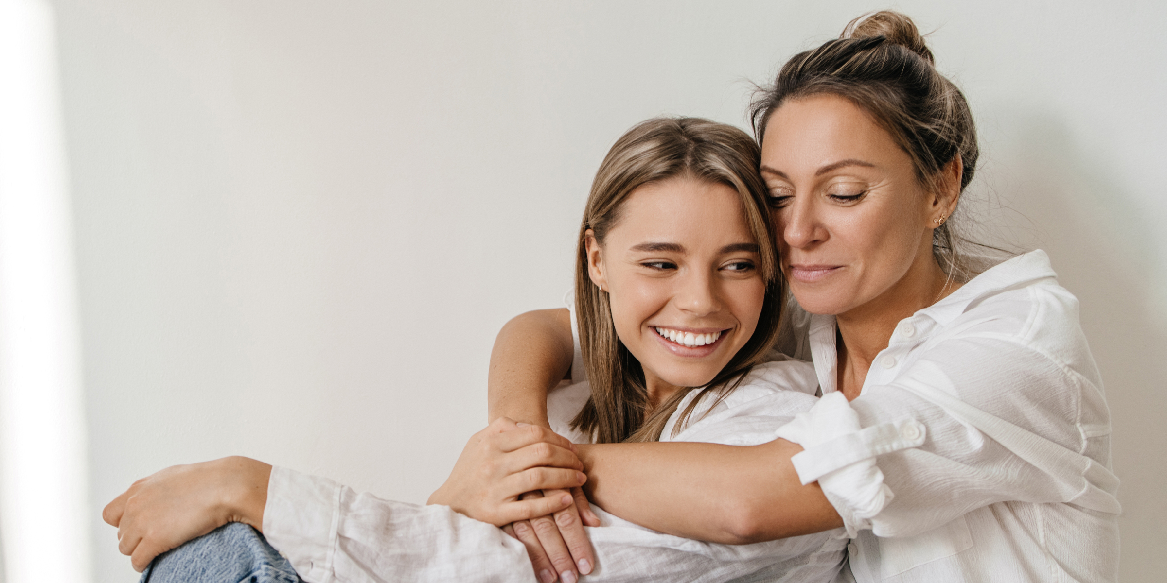 A woman hugging her teen daughter | Source: Shutterstock