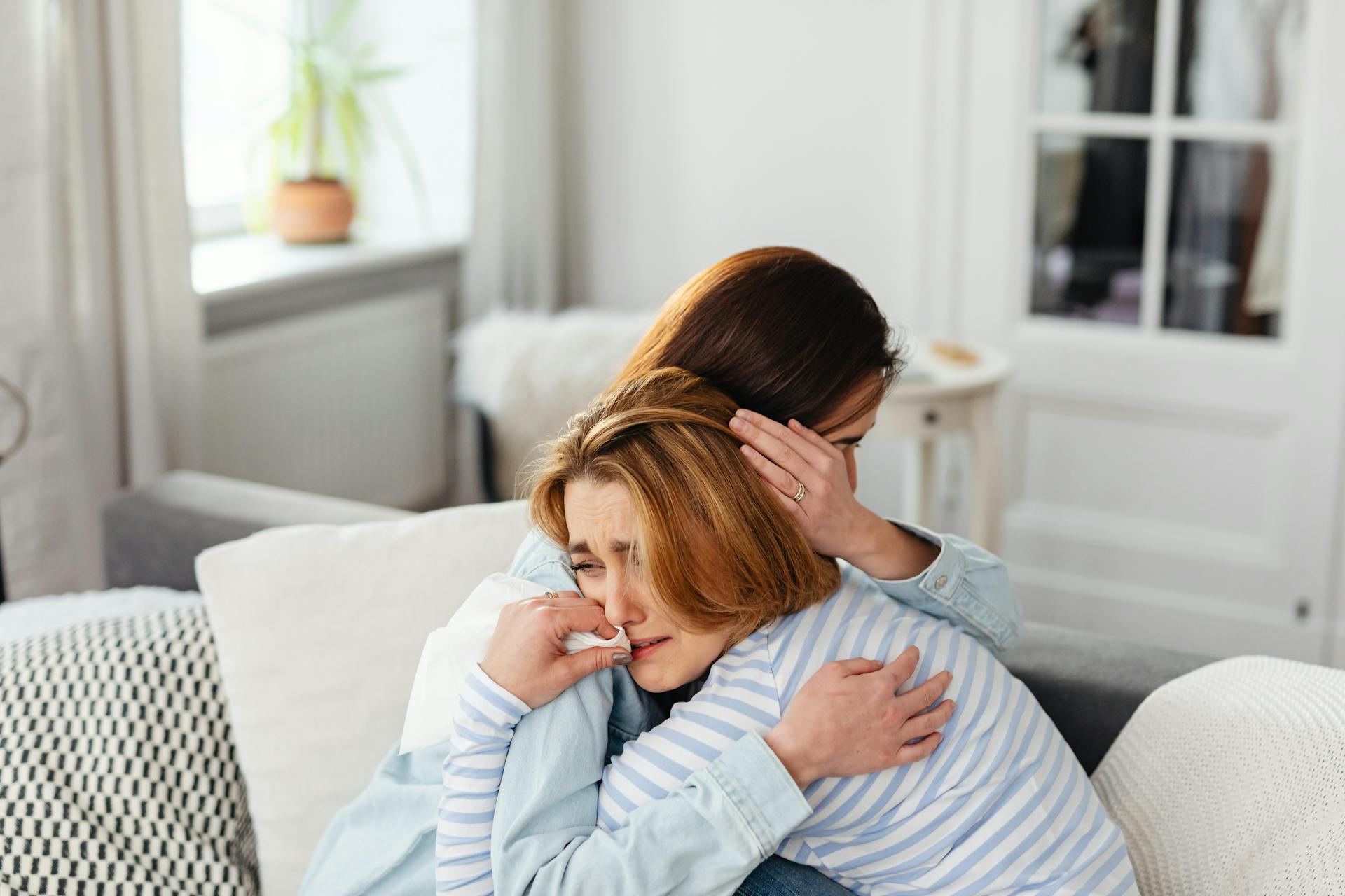 Two women comforting each other | Source: Pexels