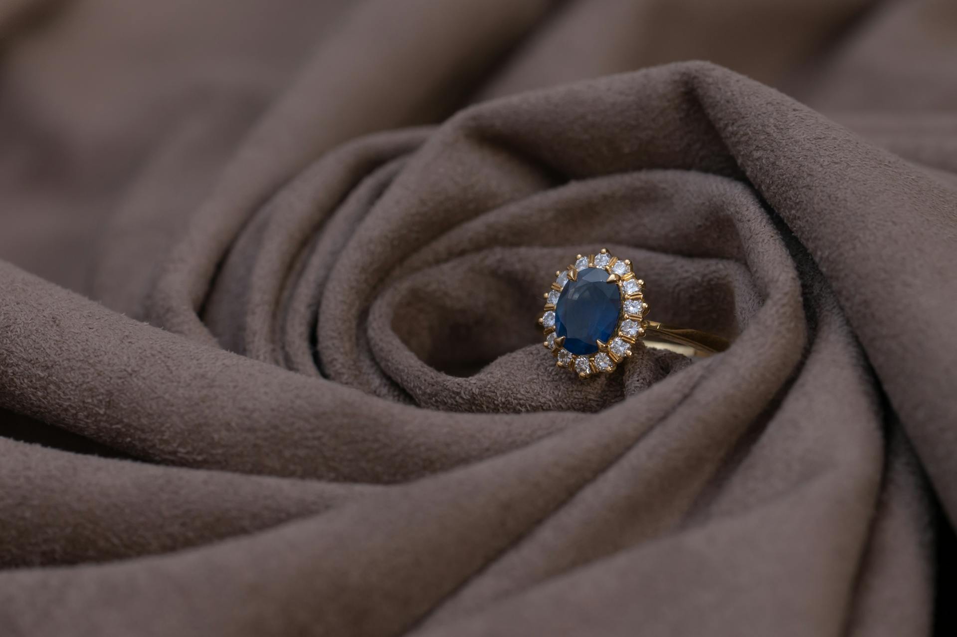 A sapphire ring | Source: Pexels