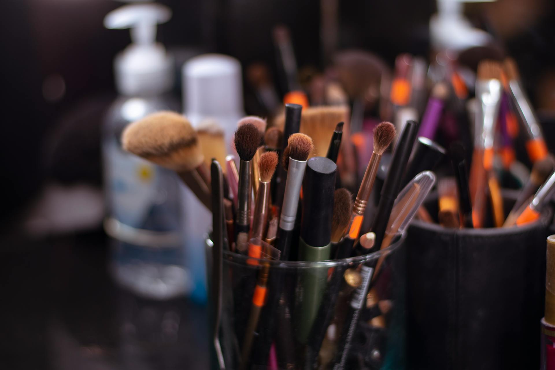 Makeup brushes | Source: Pexels