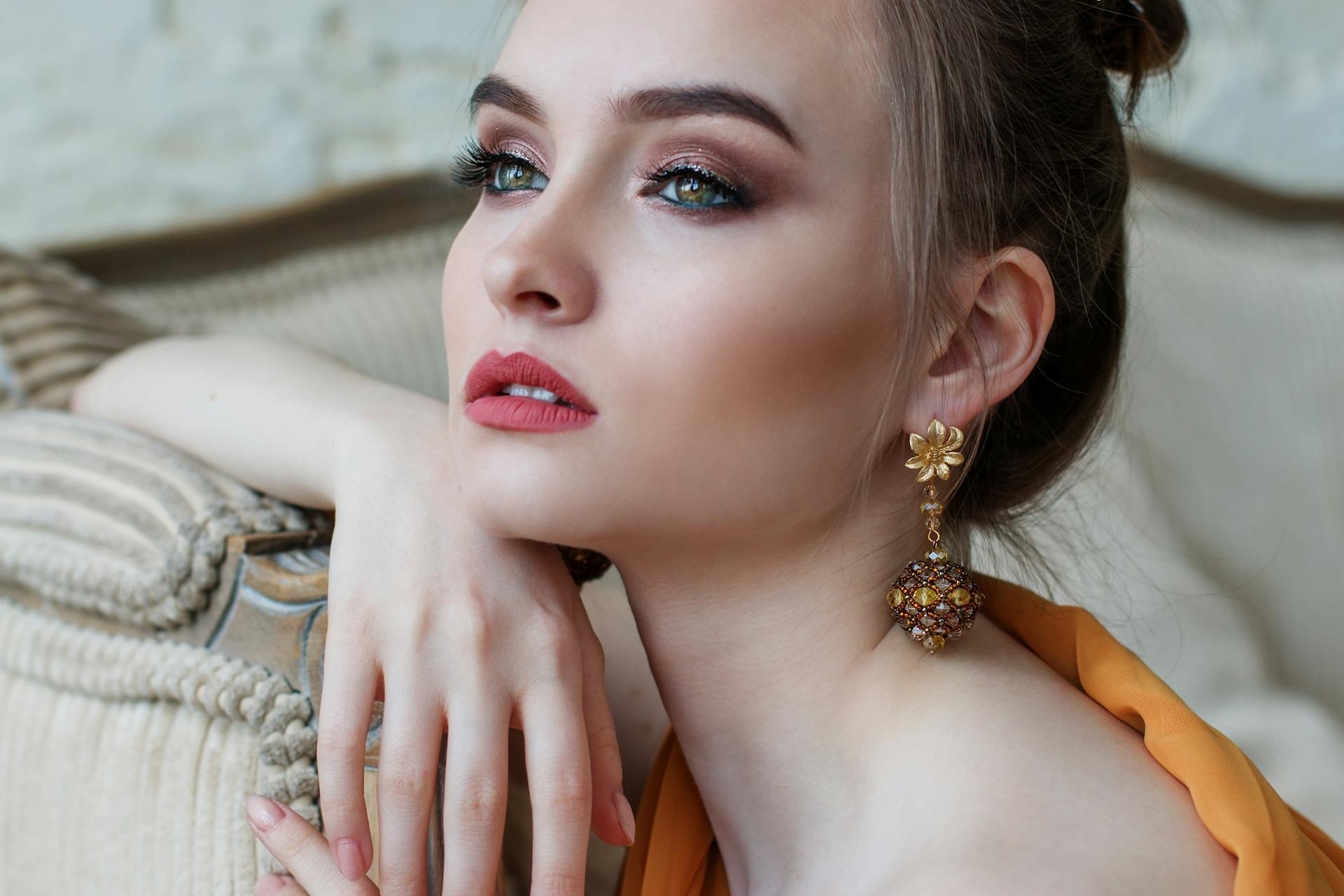 A thoughtful woman | Source: Pexels