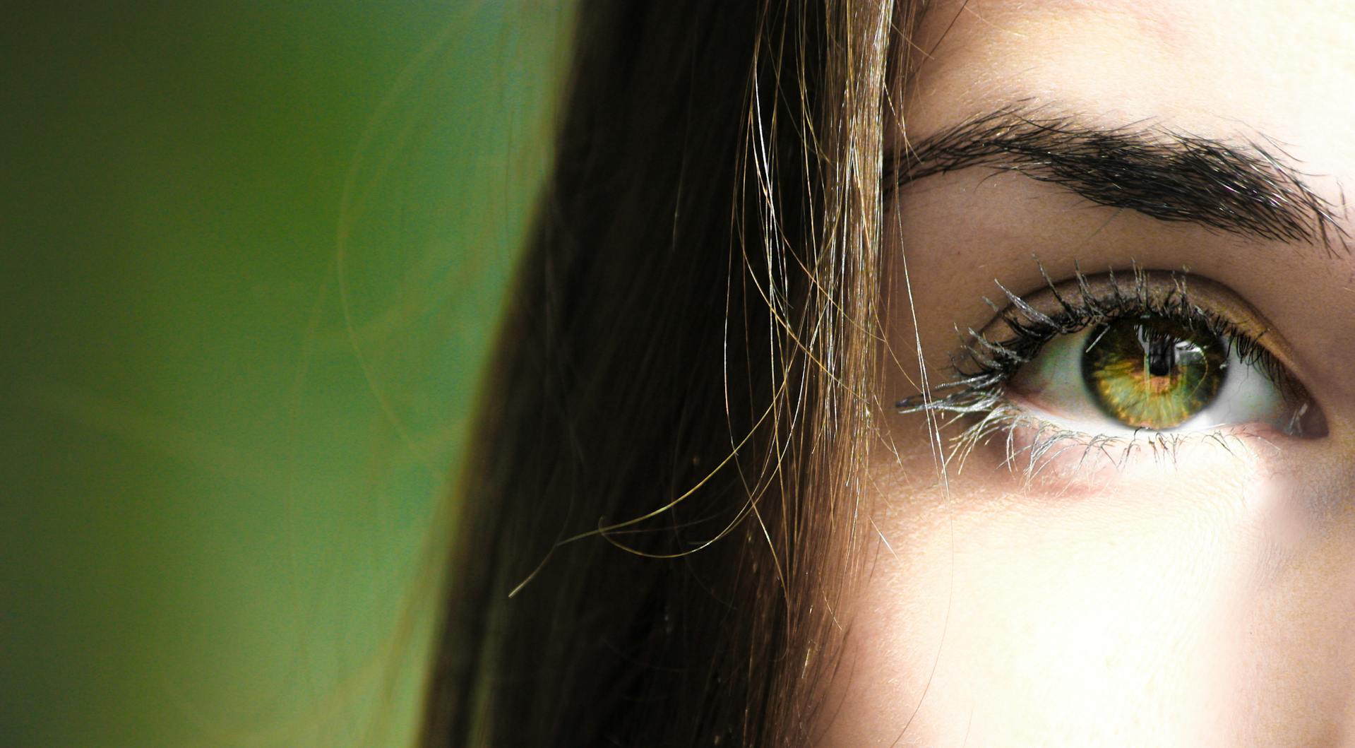 A close-up shot of a woman's eye | Source: Pexels