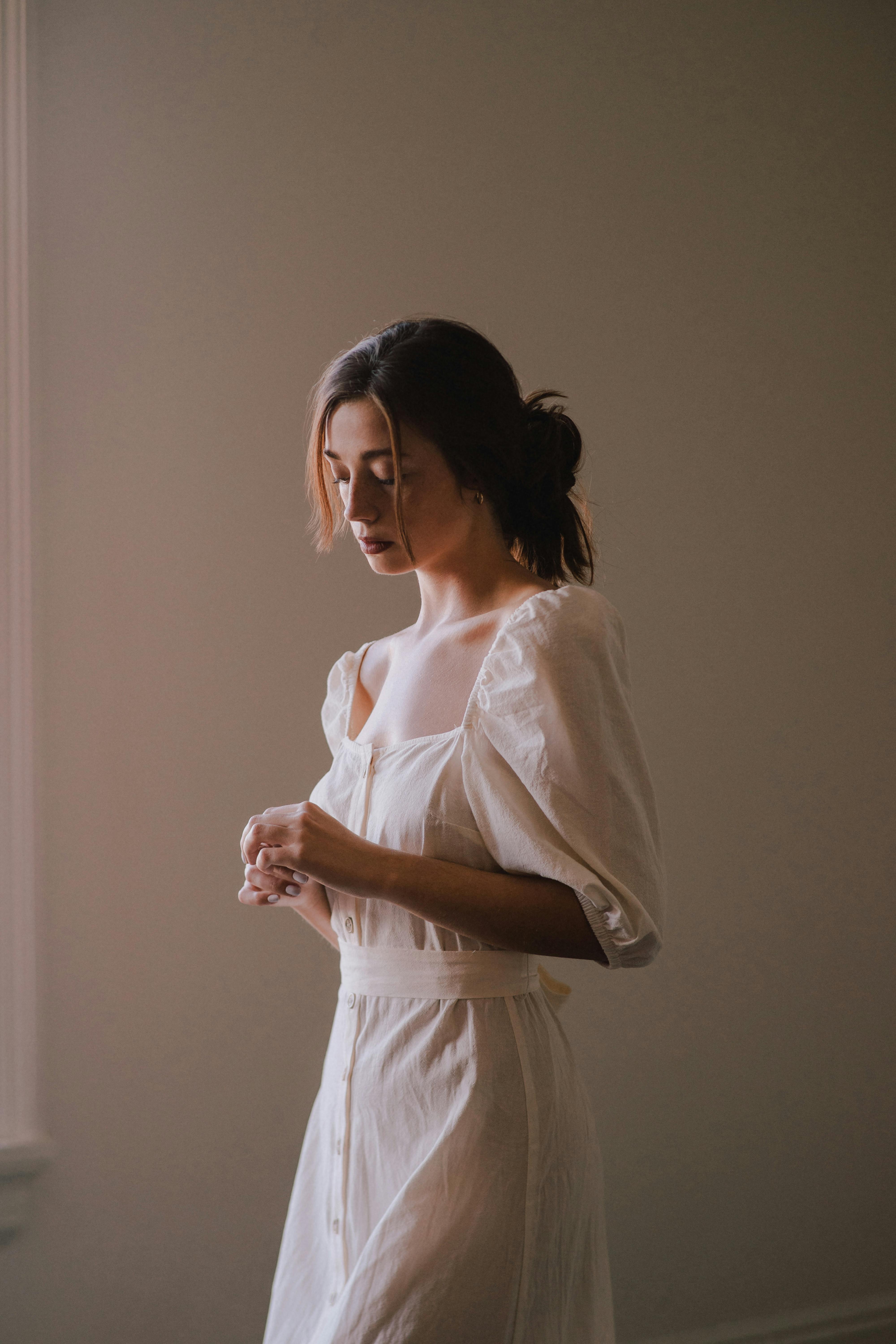 A remorseful woman | Source: Pexels