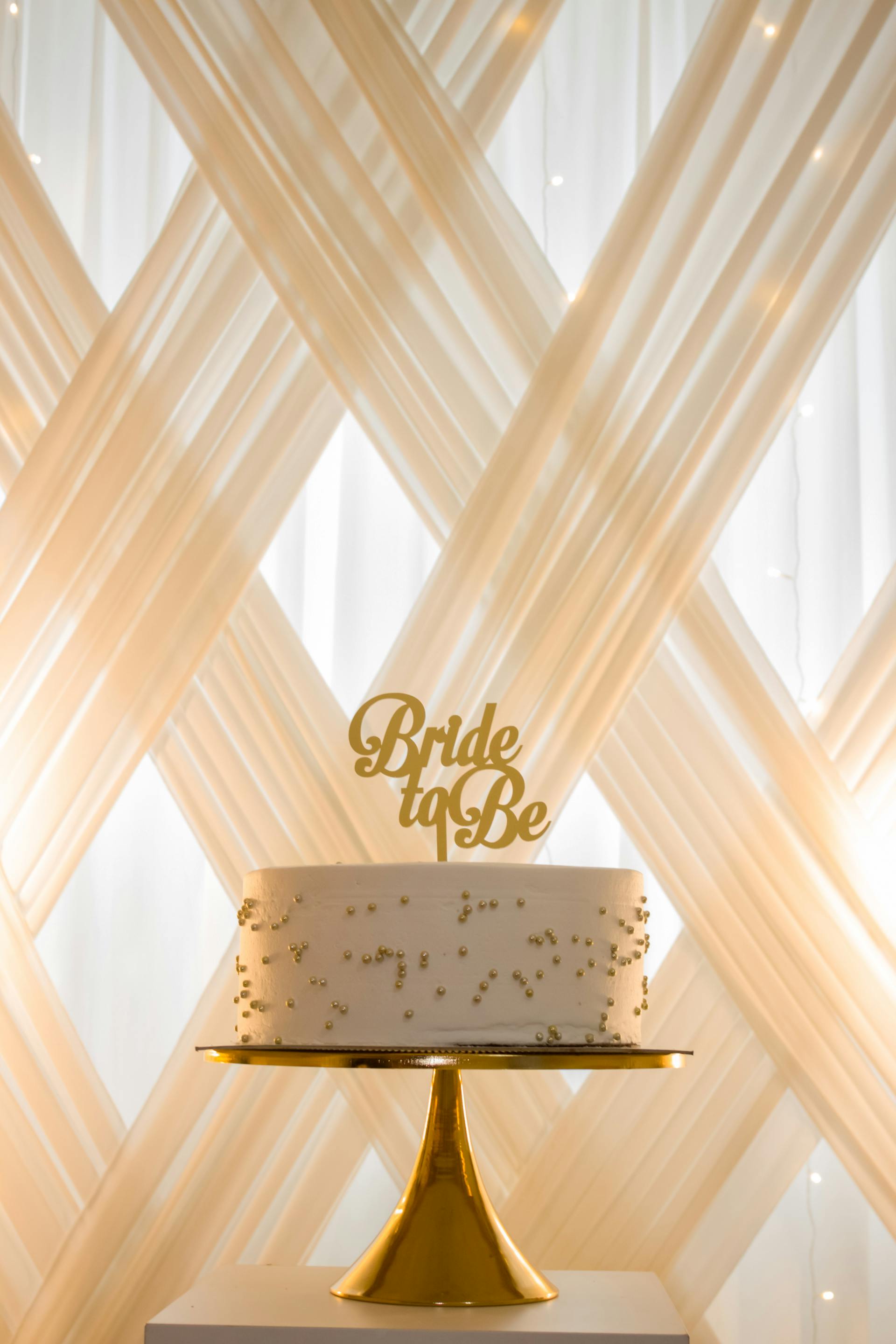 A "bride-to-be" cake on display | Source: Pexels