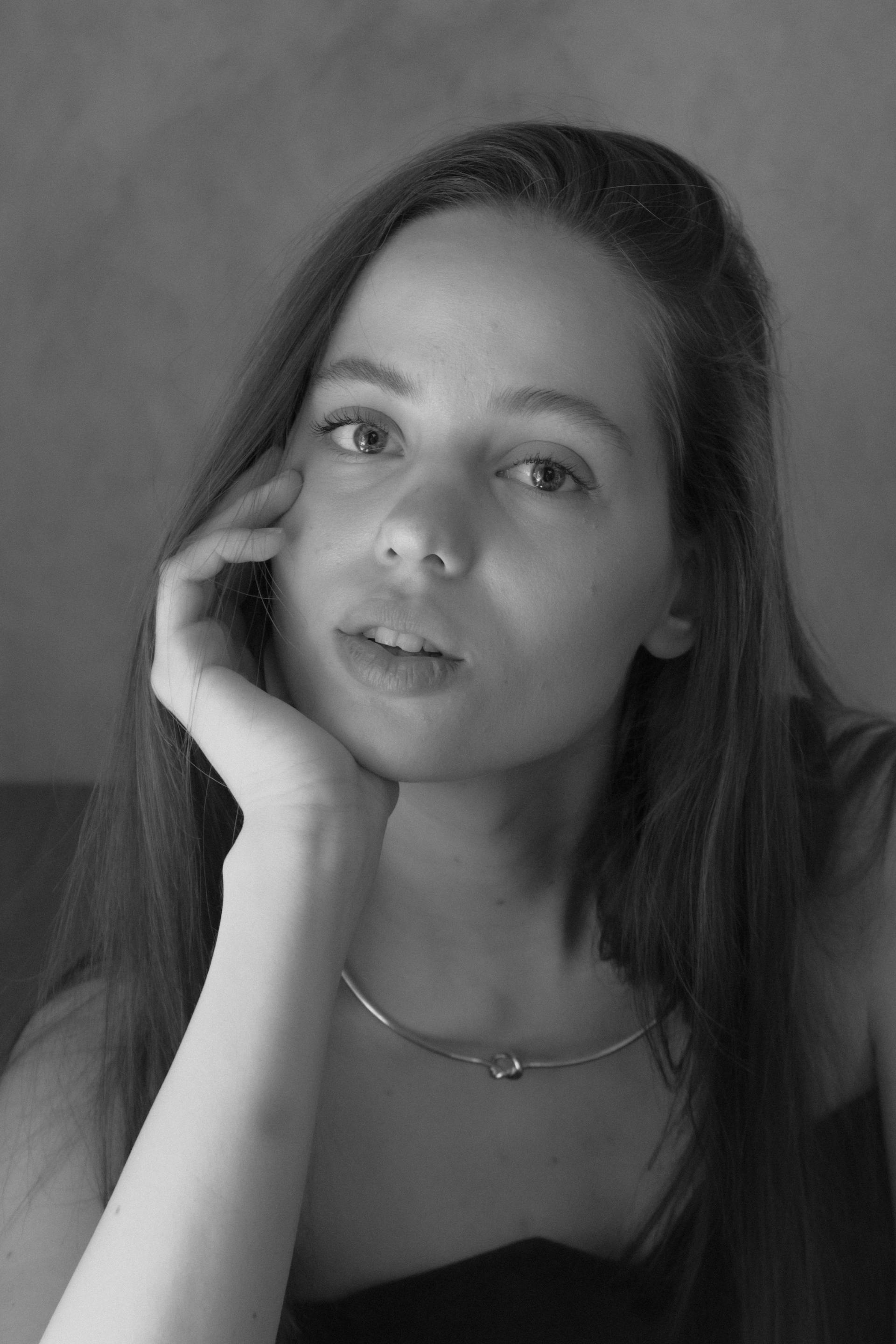A thoughtful woman | Source: Pexels