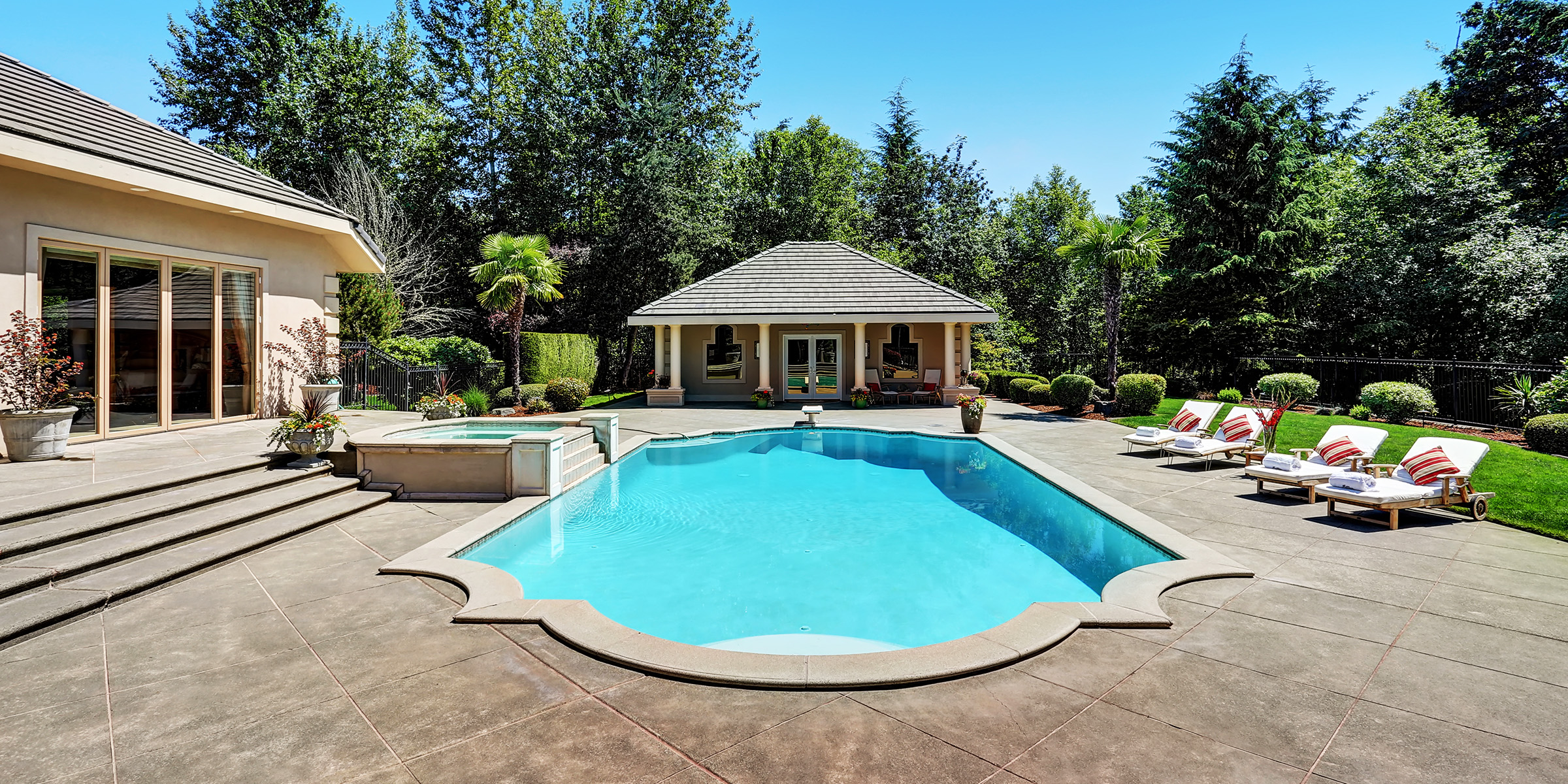 A luxury home with a pool | Source: Shutterstock