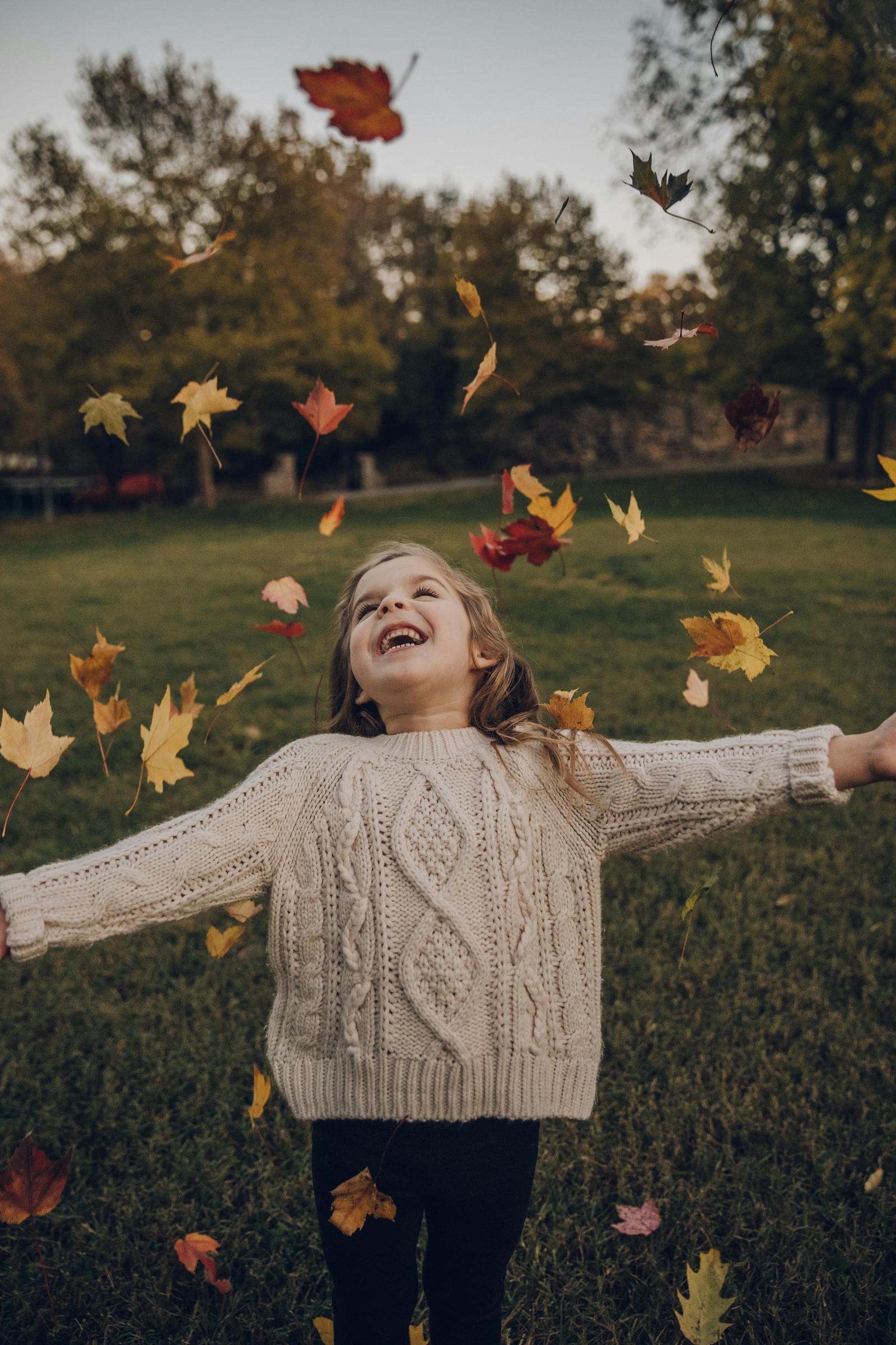 A happy girl playing | Source: Pexels