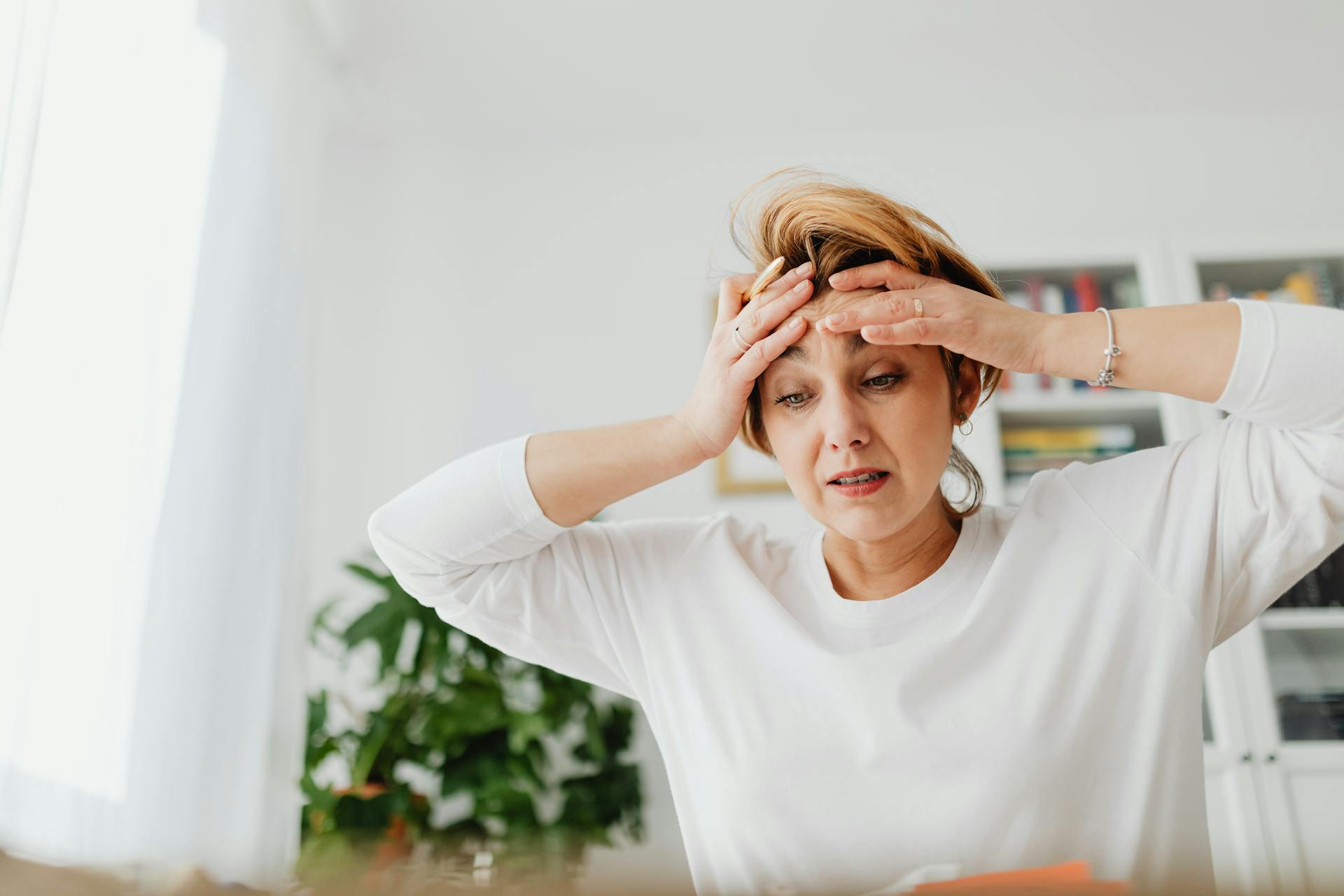 A worried woman | Source: Pexels