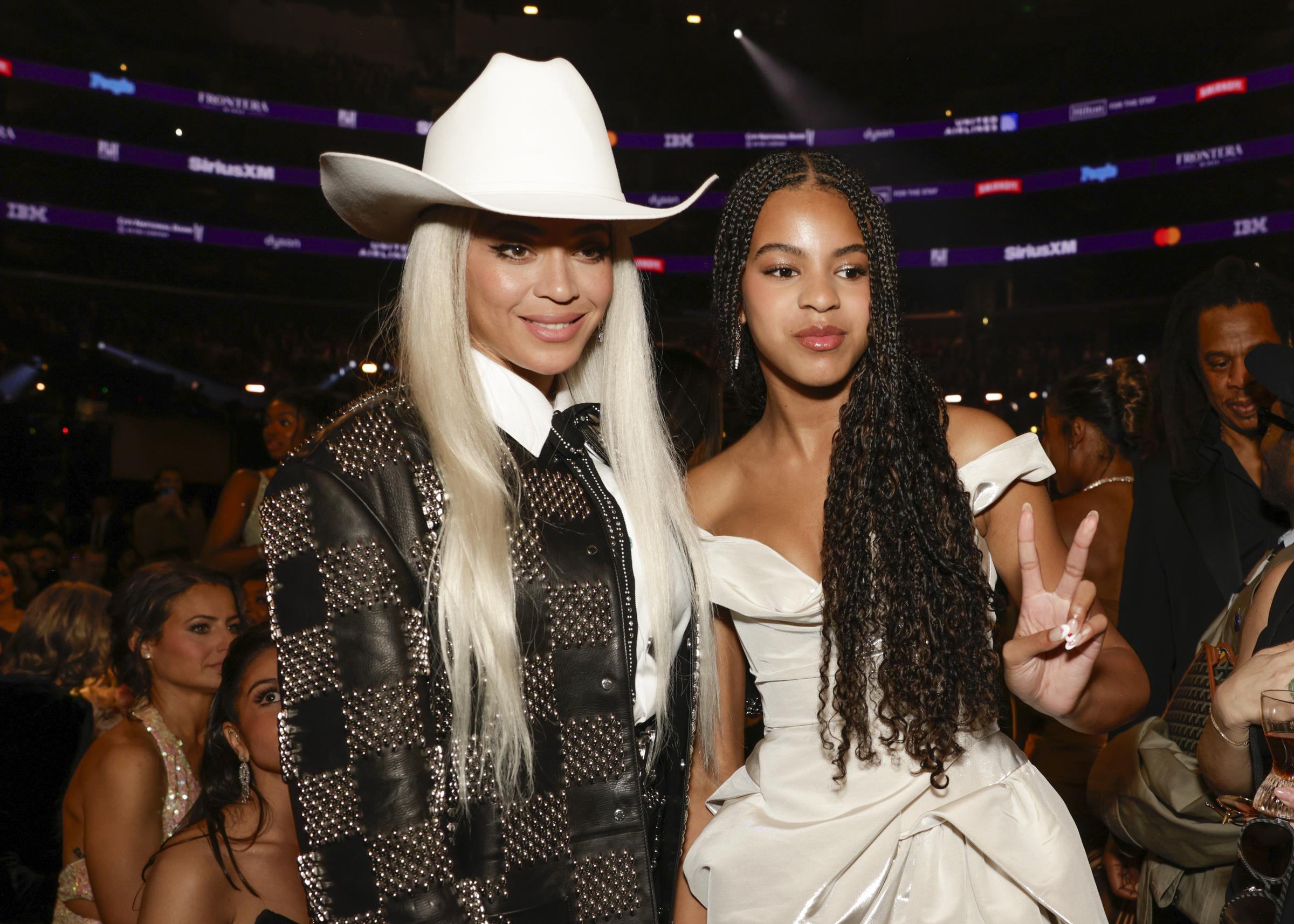 Beyoncé and Blue Ivy Carter behind the scenes at The 66th Annual Grammy Awards. | Source: Getty Images