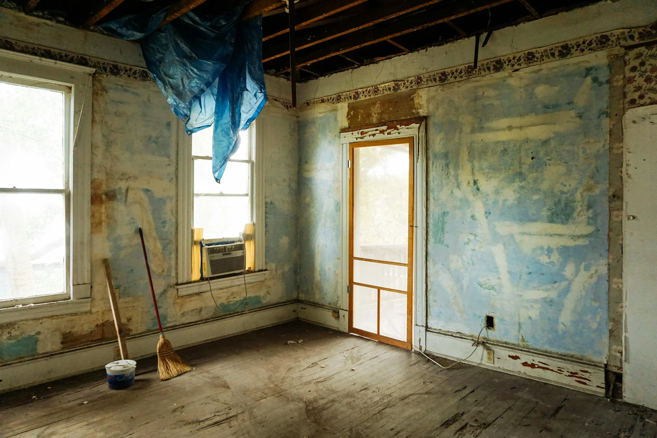 An abandoned house | Source: Pexels