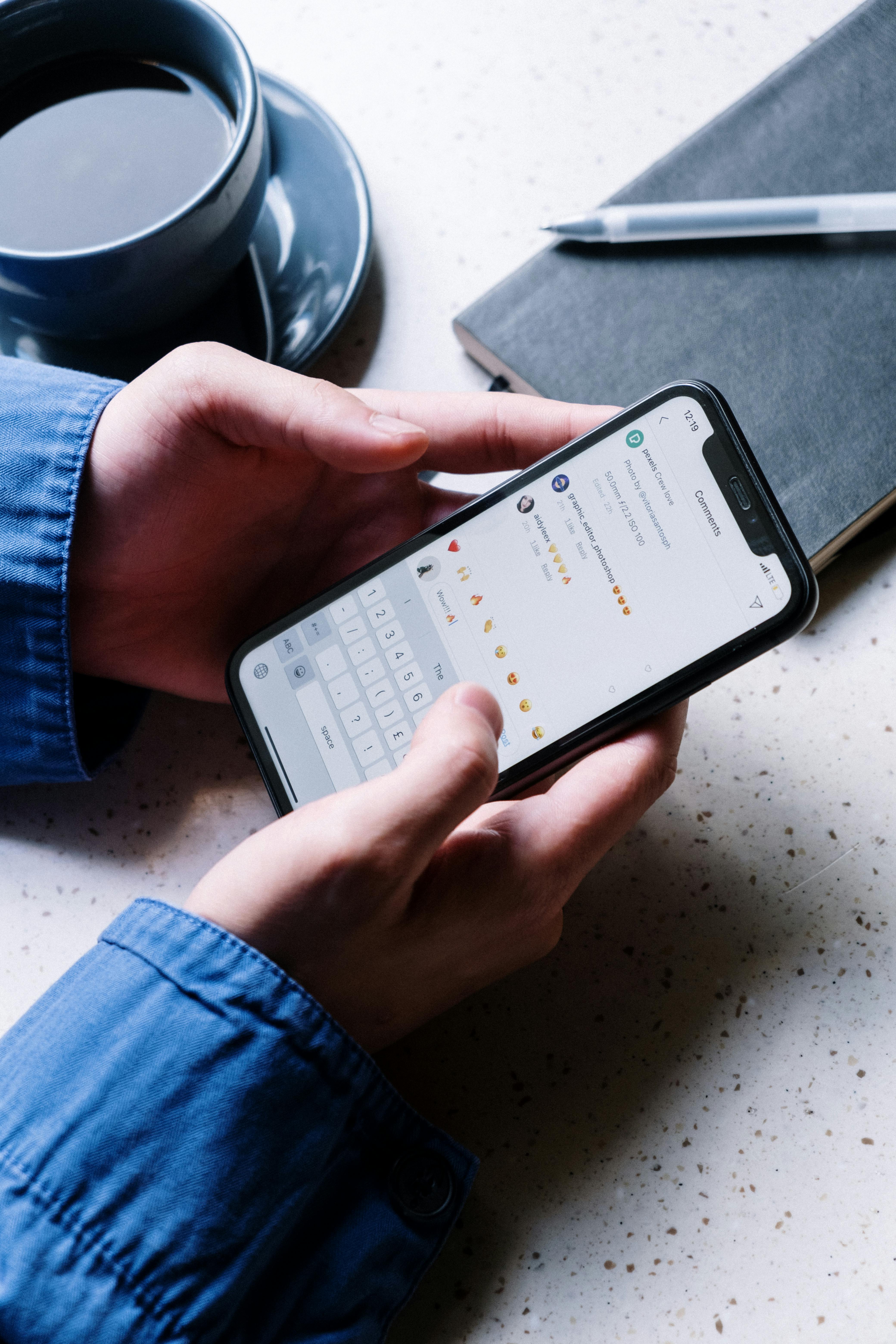 A person using their cellphone | Source: Pexels
