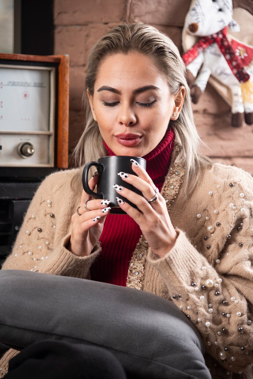 A woman drinking coffee | Source: Freepik