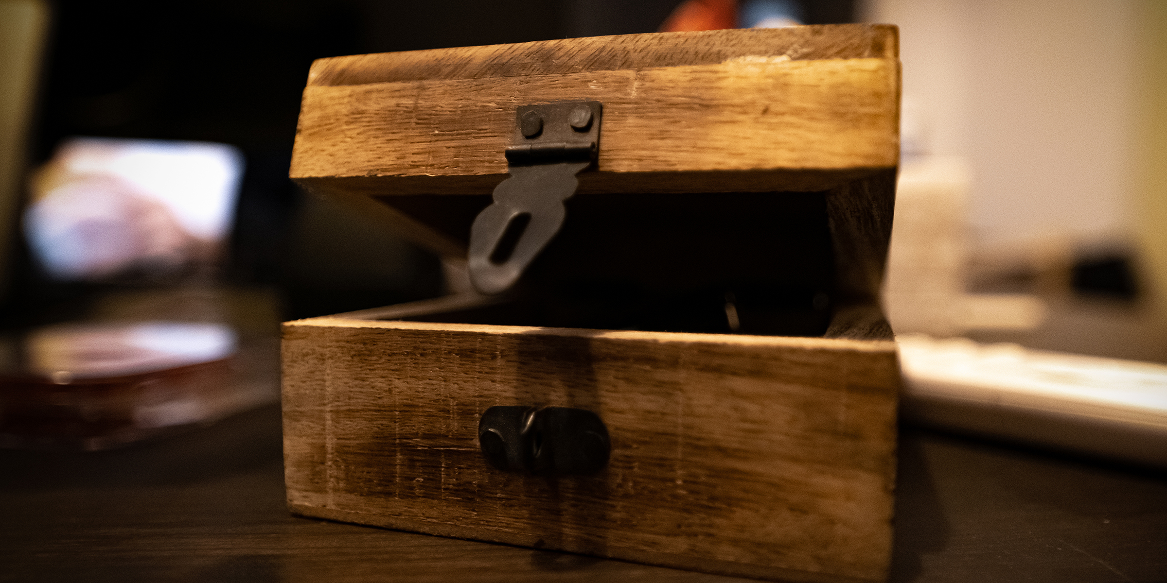 A wooden box | Source: Shutterstock