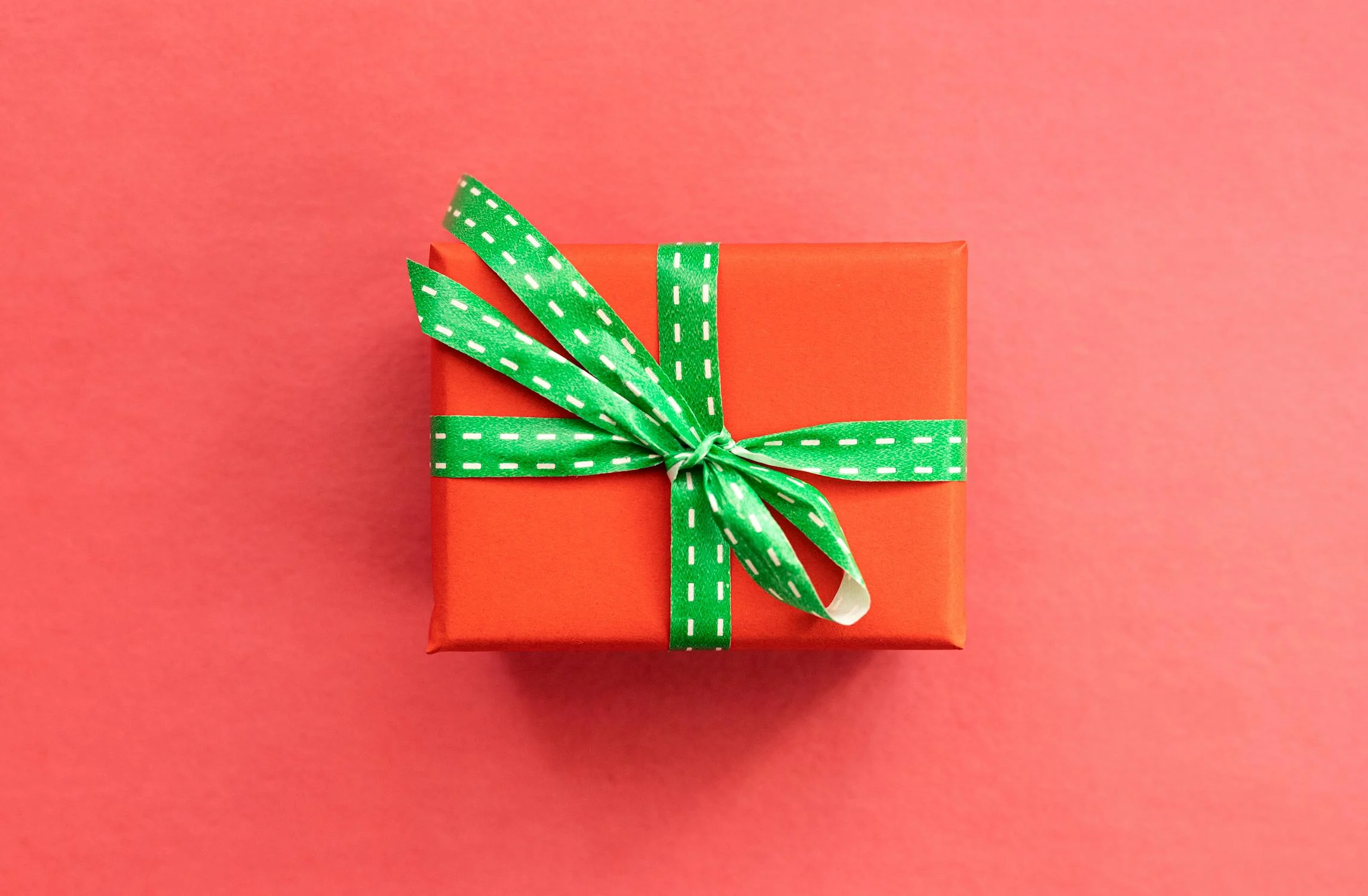 A small gift box | Source: Pexels