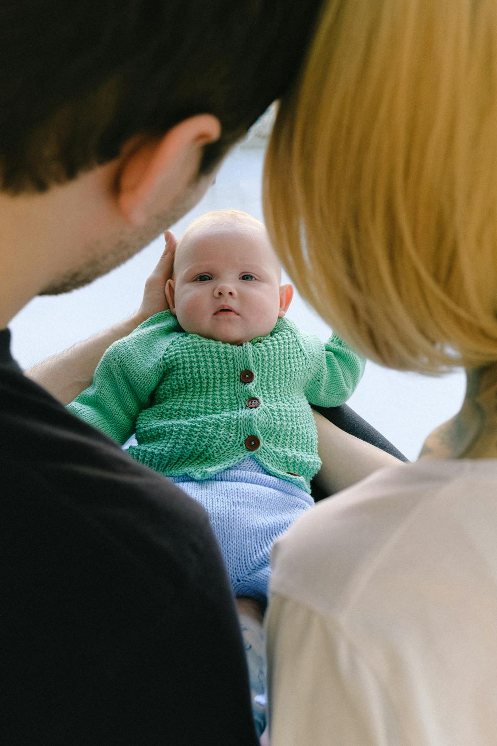 Parents looking at their baby | Source: Pexels