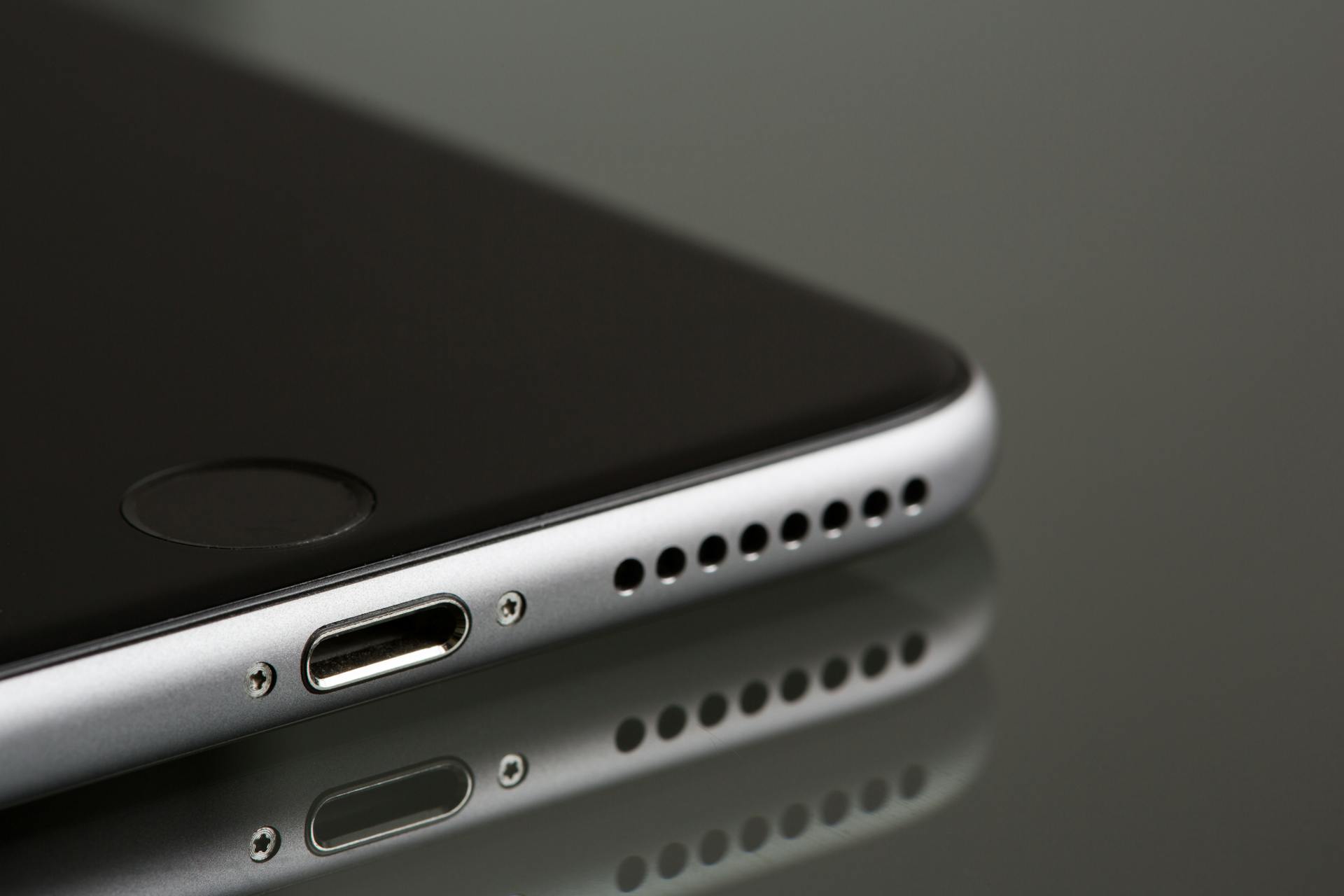 A cell phone | Source: Pexels