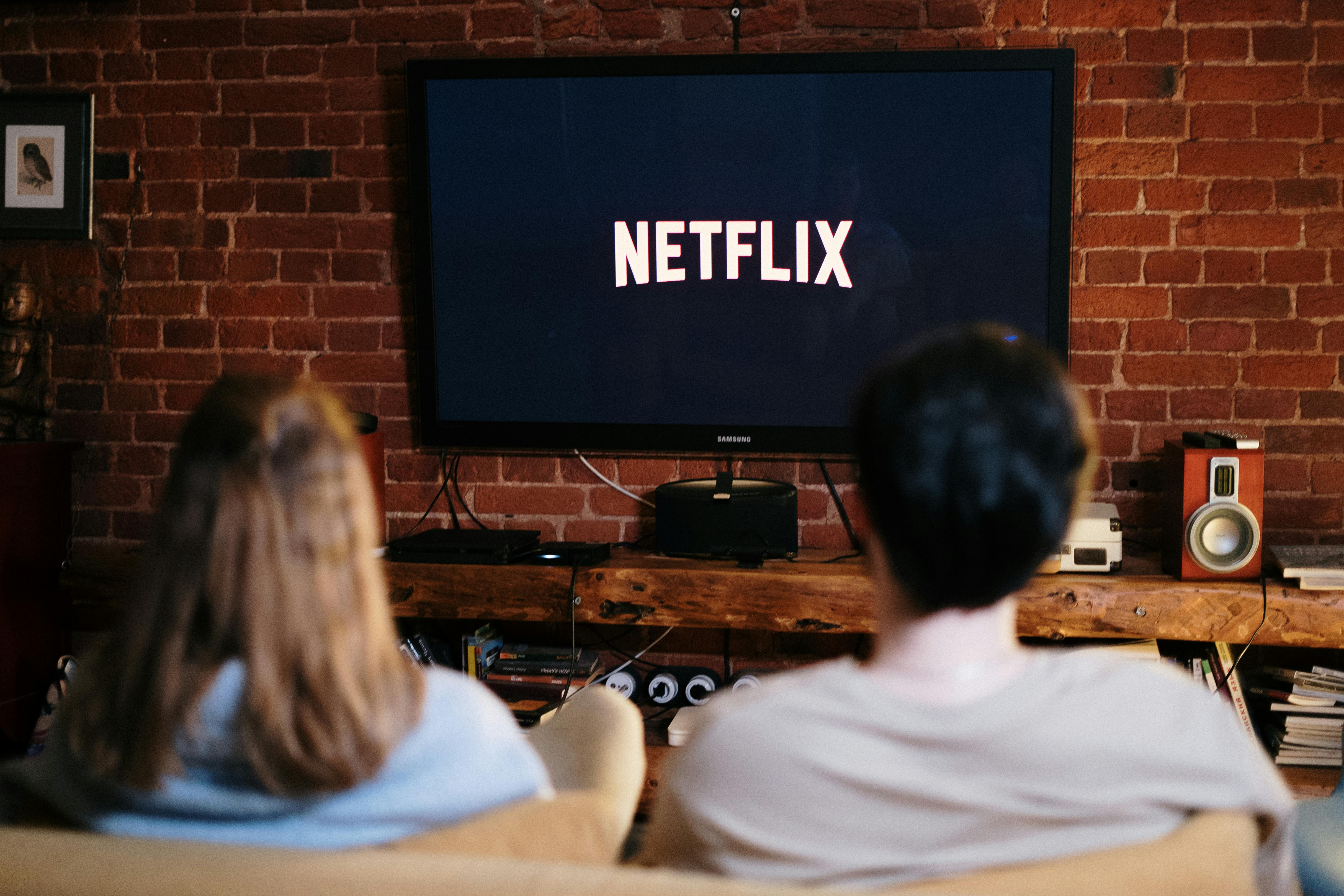 A couple watching a movie | Source: Pexels