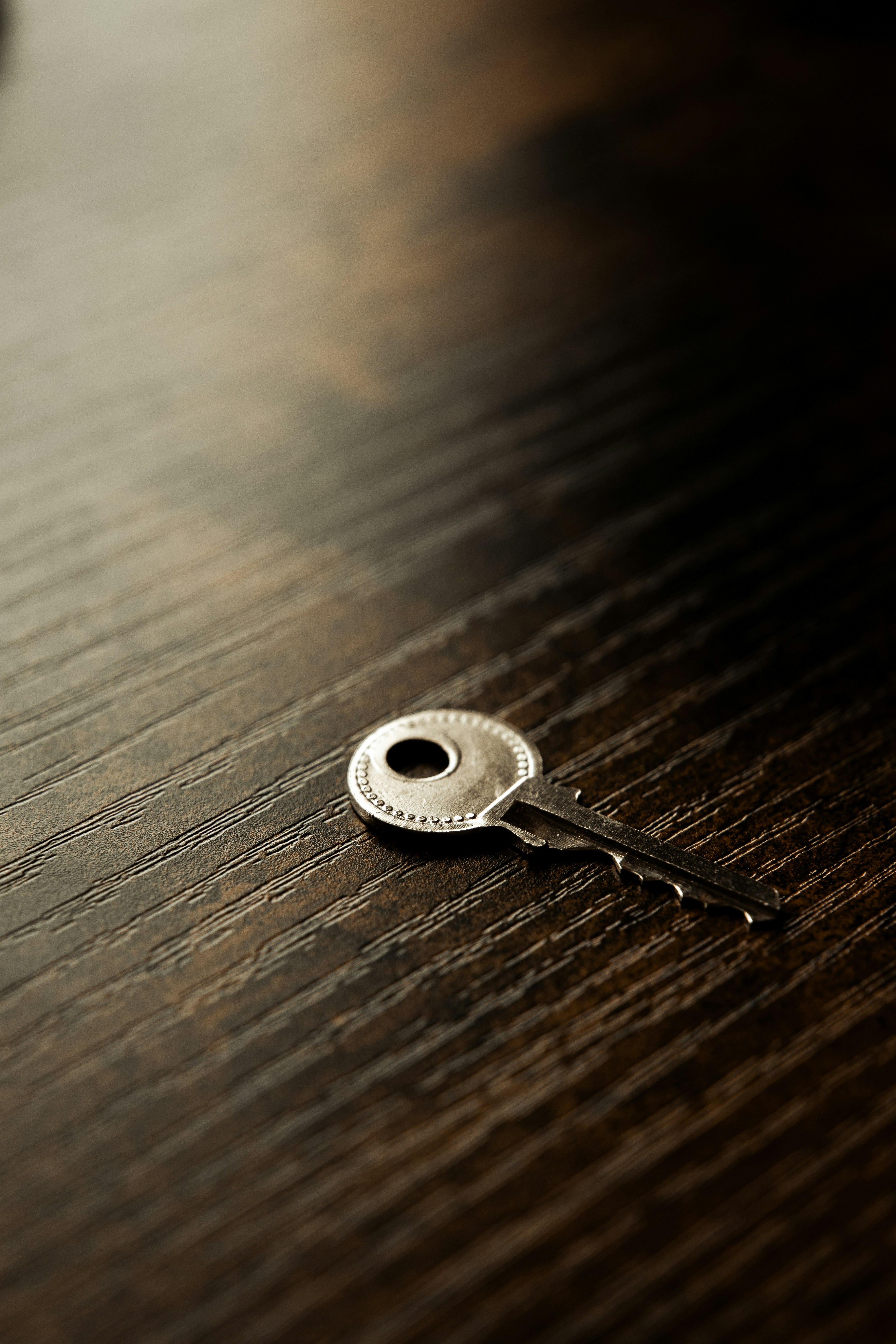 A key on a table | Source: Unsplash