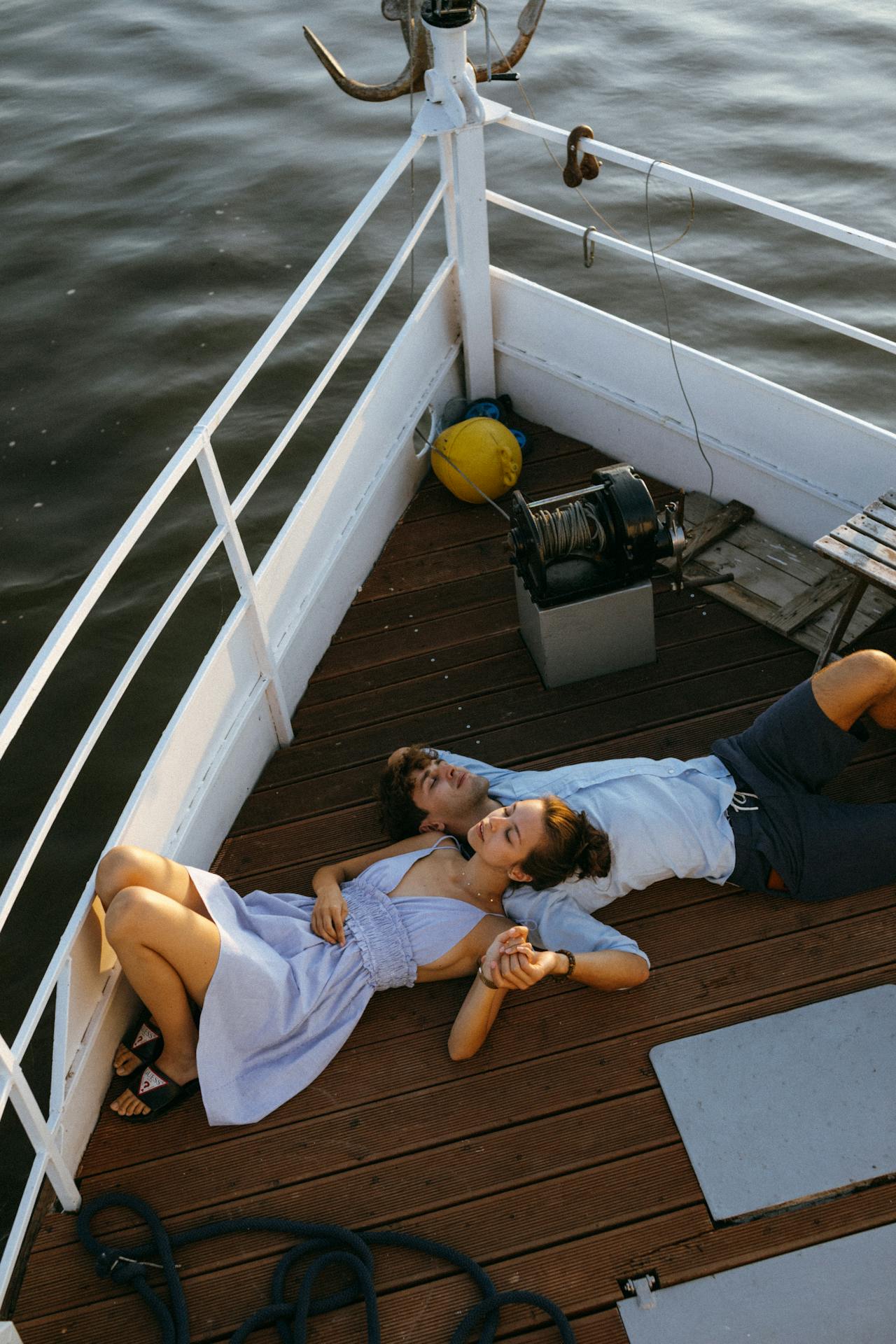 A romantic couple on a yacht | Source: Pexels