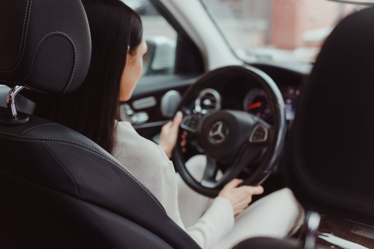 A woman sitting in a car | Source: Pexels