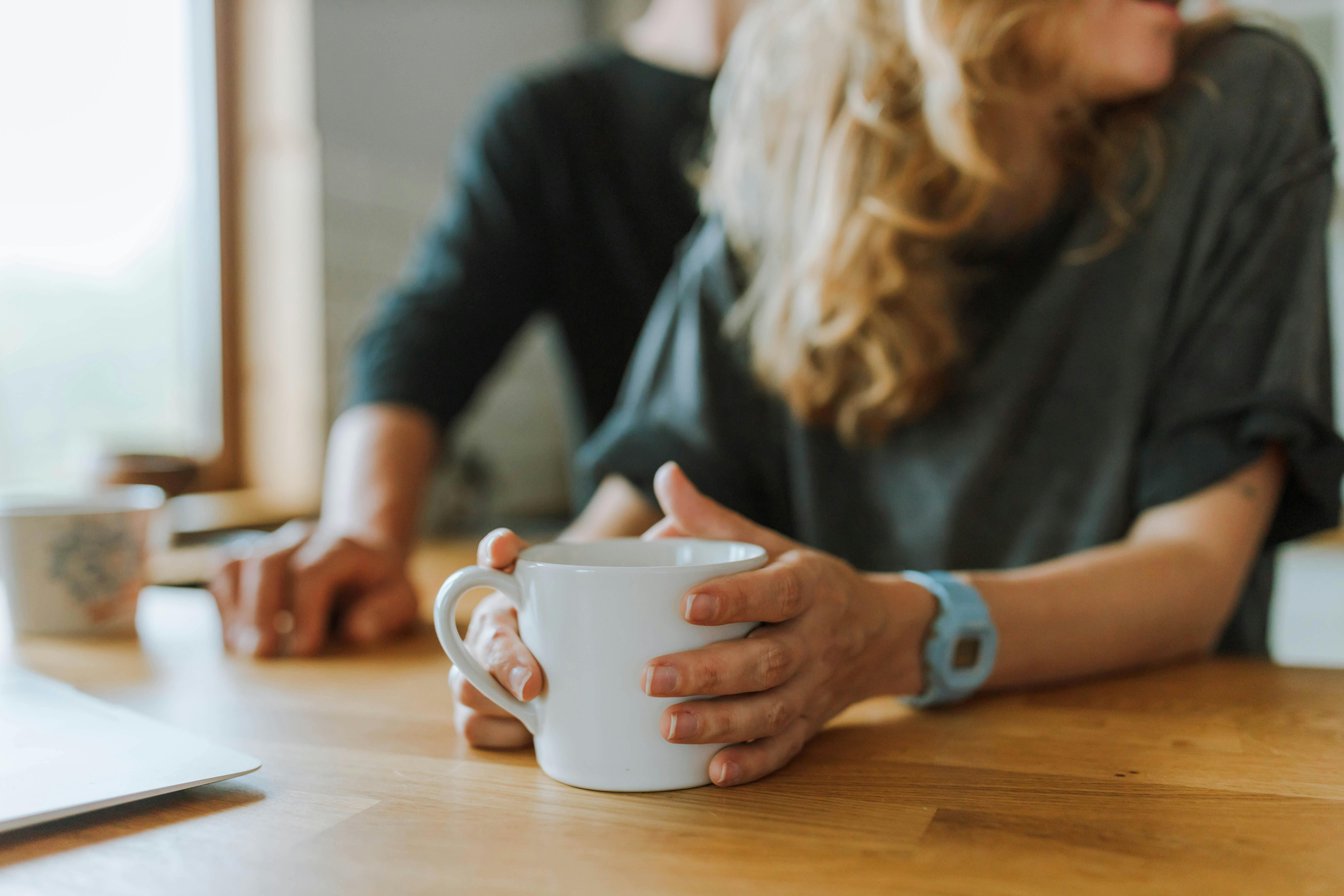 A couple sitting together | Source: Pexels