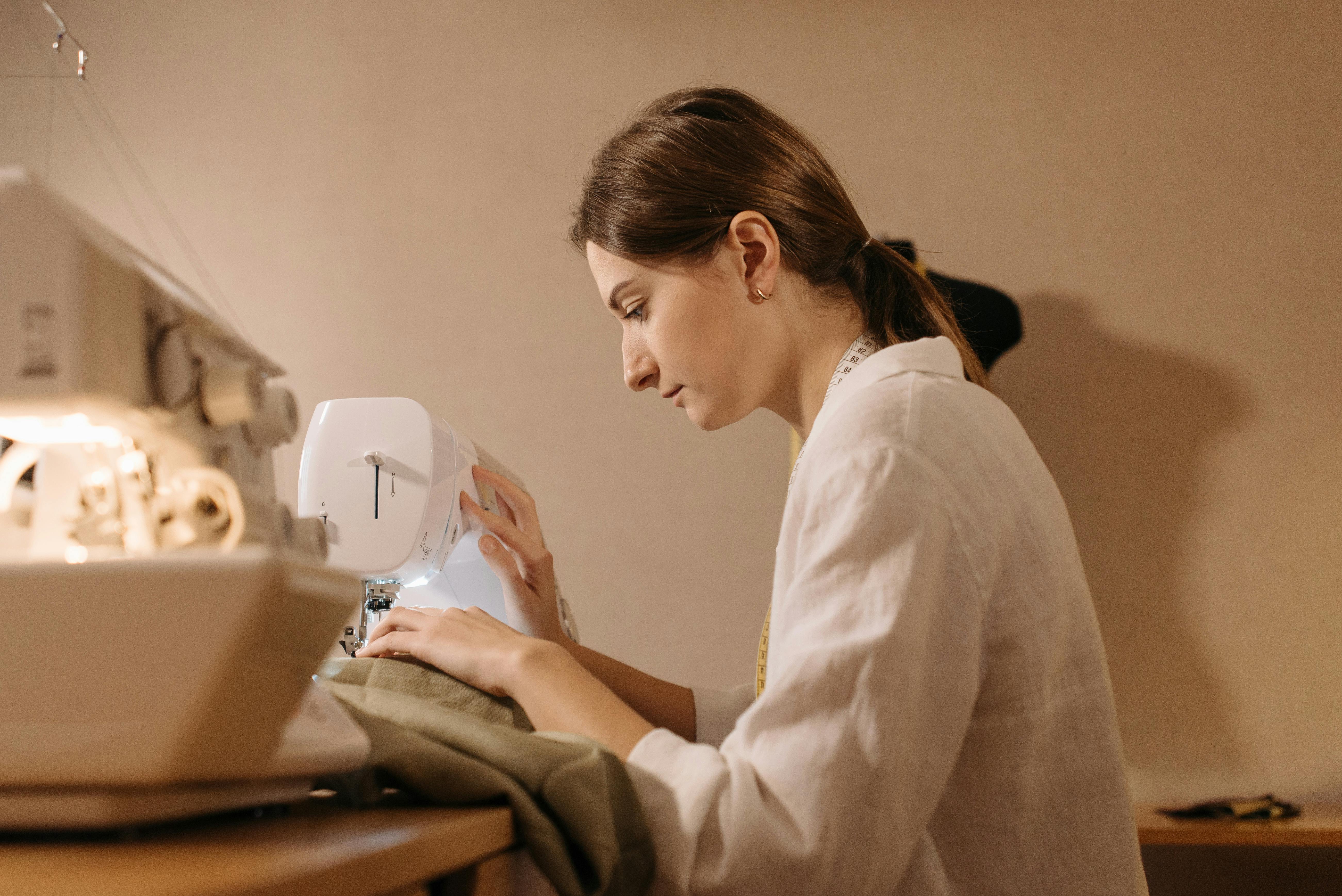 A woman sewing with a machine | Source: Pexels
